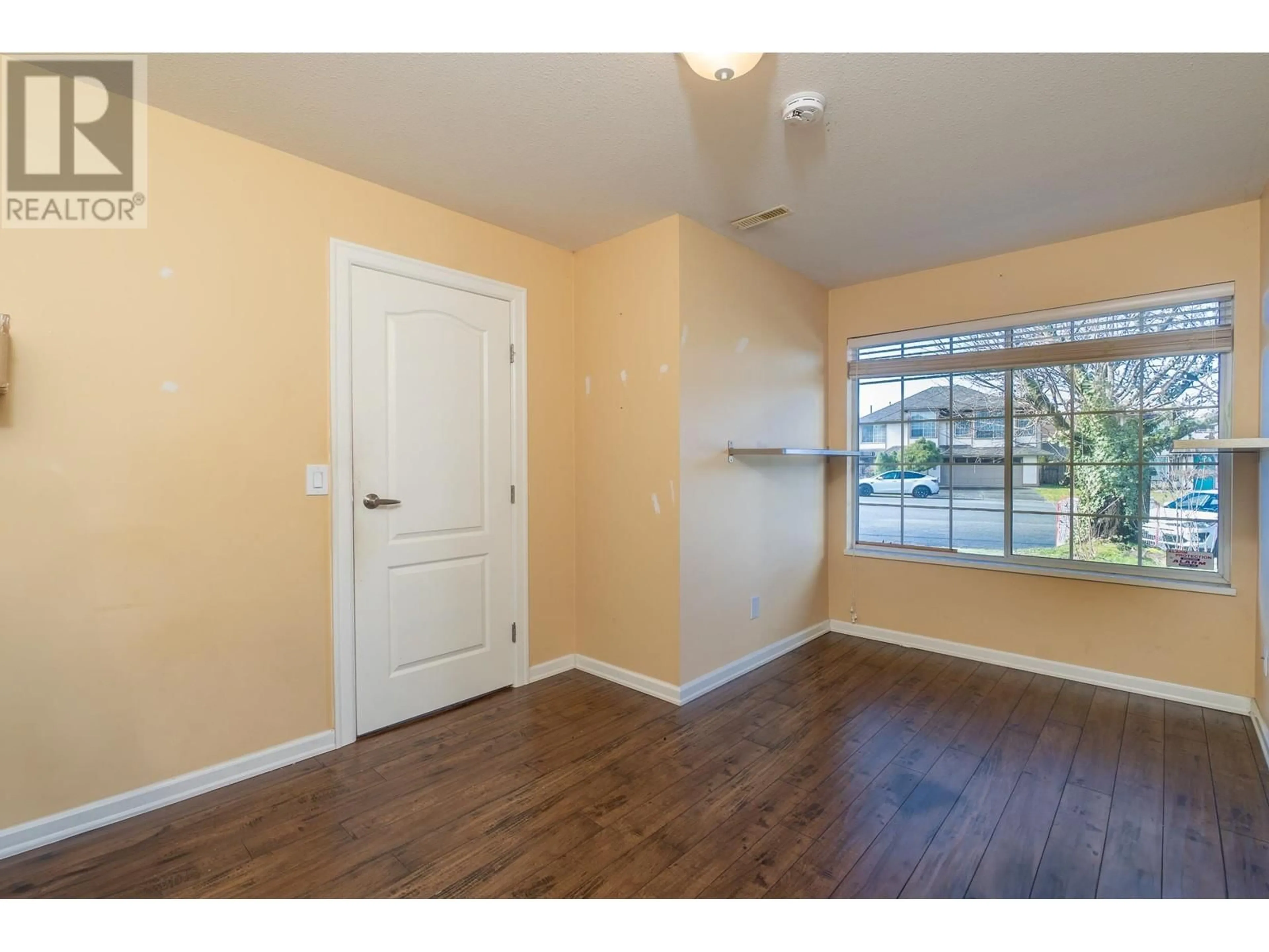 Indoor entryway for 12070 204B STREET, Maple Ridge British Columbia V2X1A9
