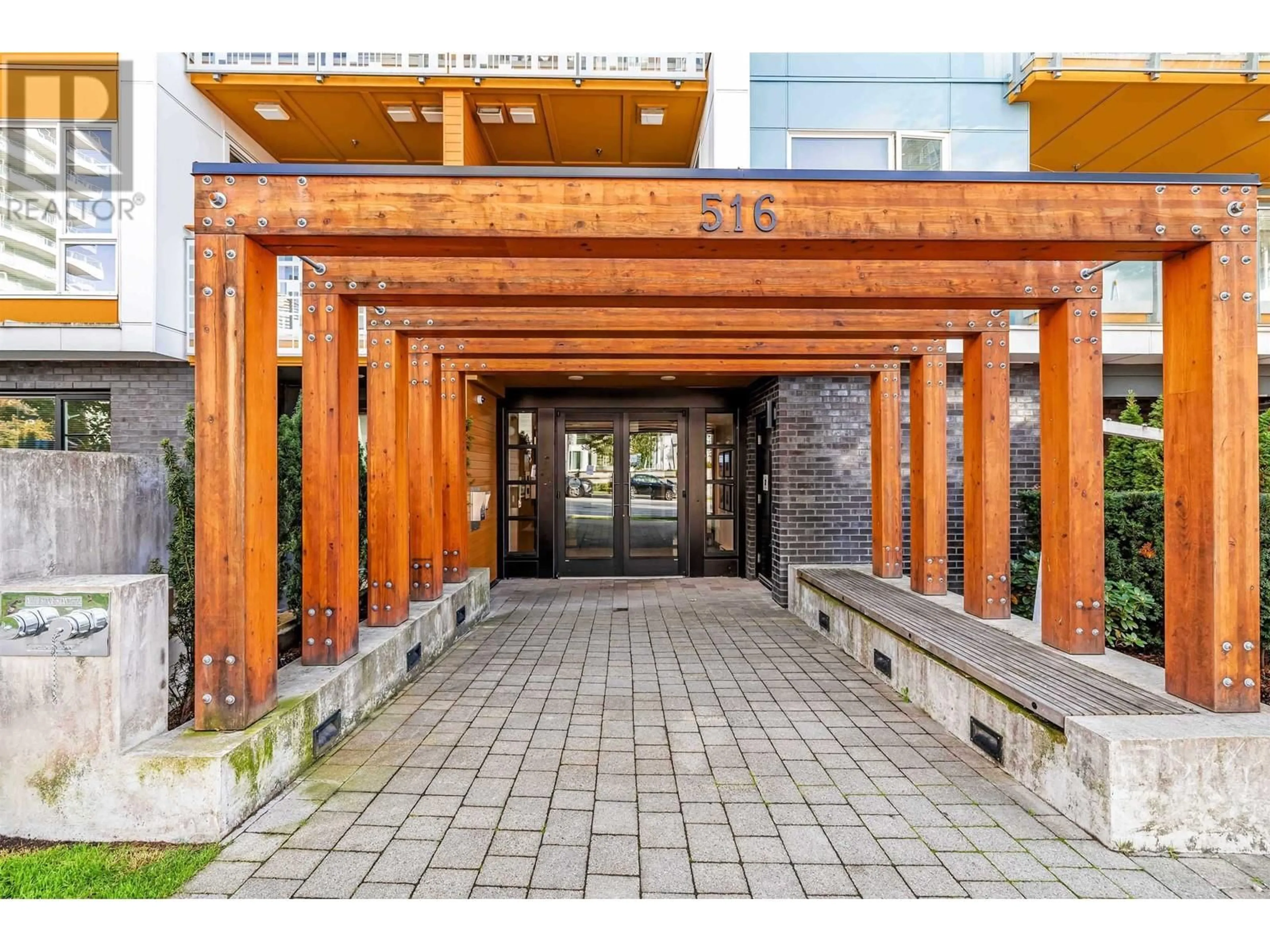 Indoor foyer for 503 516 FOSTER AVENUE, Coquitlam British Columbia V3J0H8