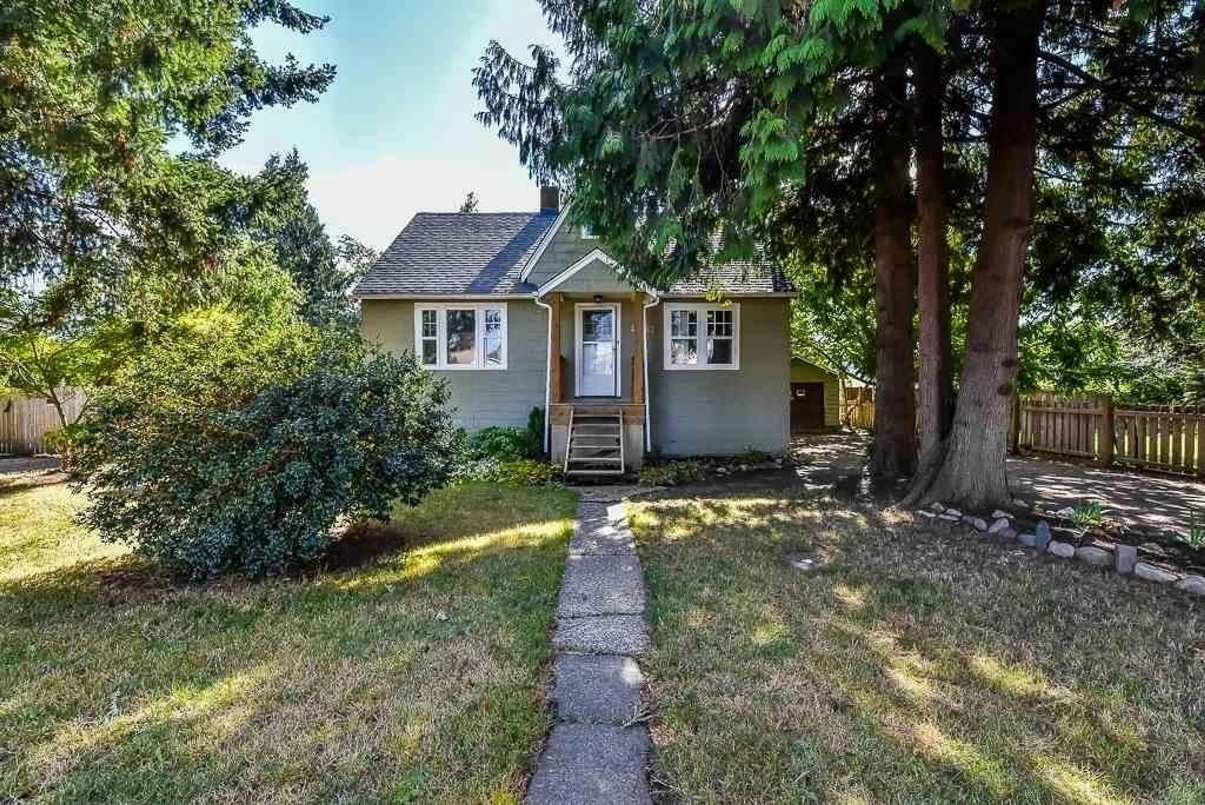 Home with vinyl exterior material, street for 46240 GORE AVENUE, Chilliwack British Columbia V2P2A1