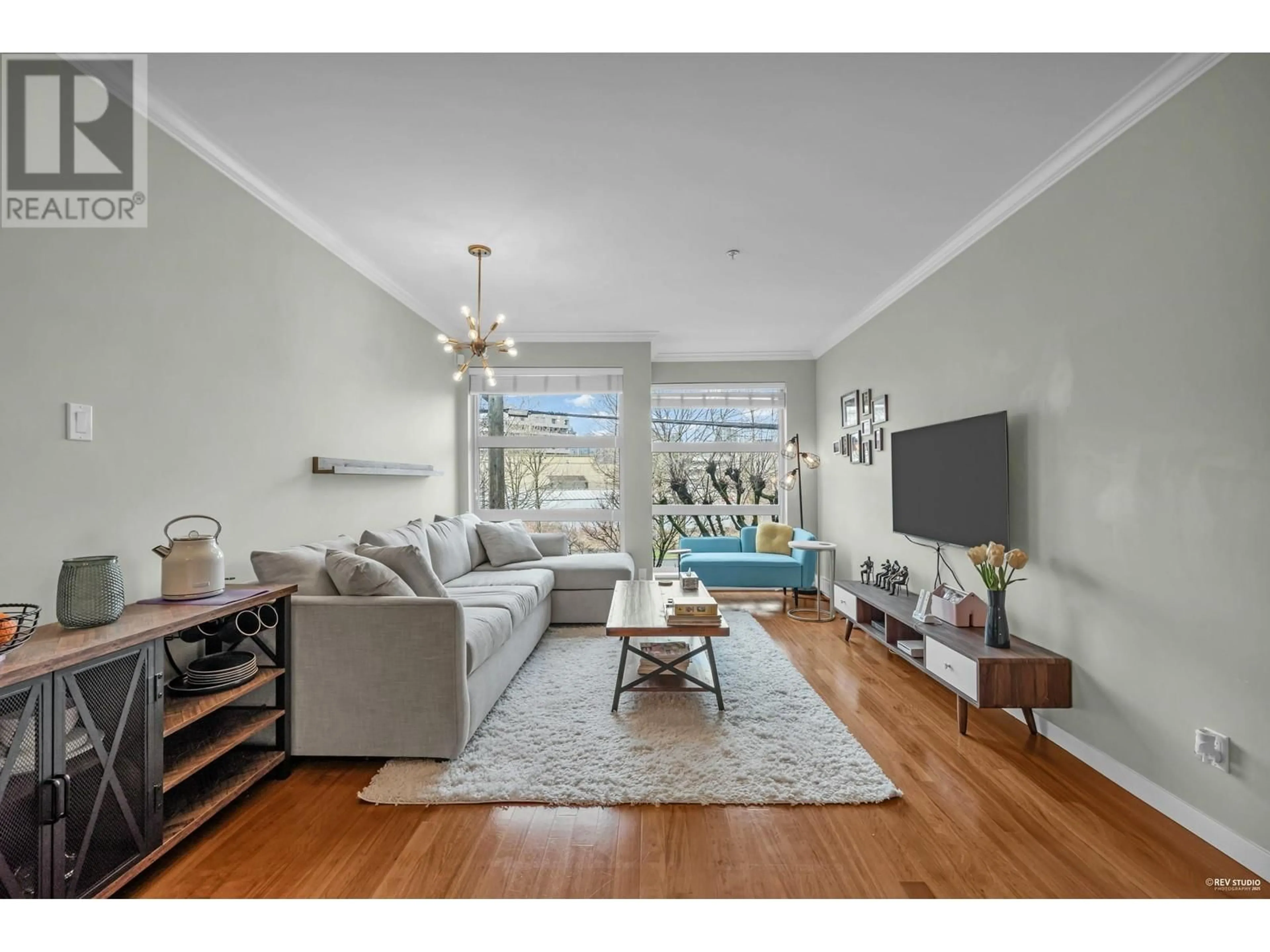 Living room with furniture, wood/laminate floor for 30 638 W 6TH AVENUE, Vancouver British Columbia V5Z1A3