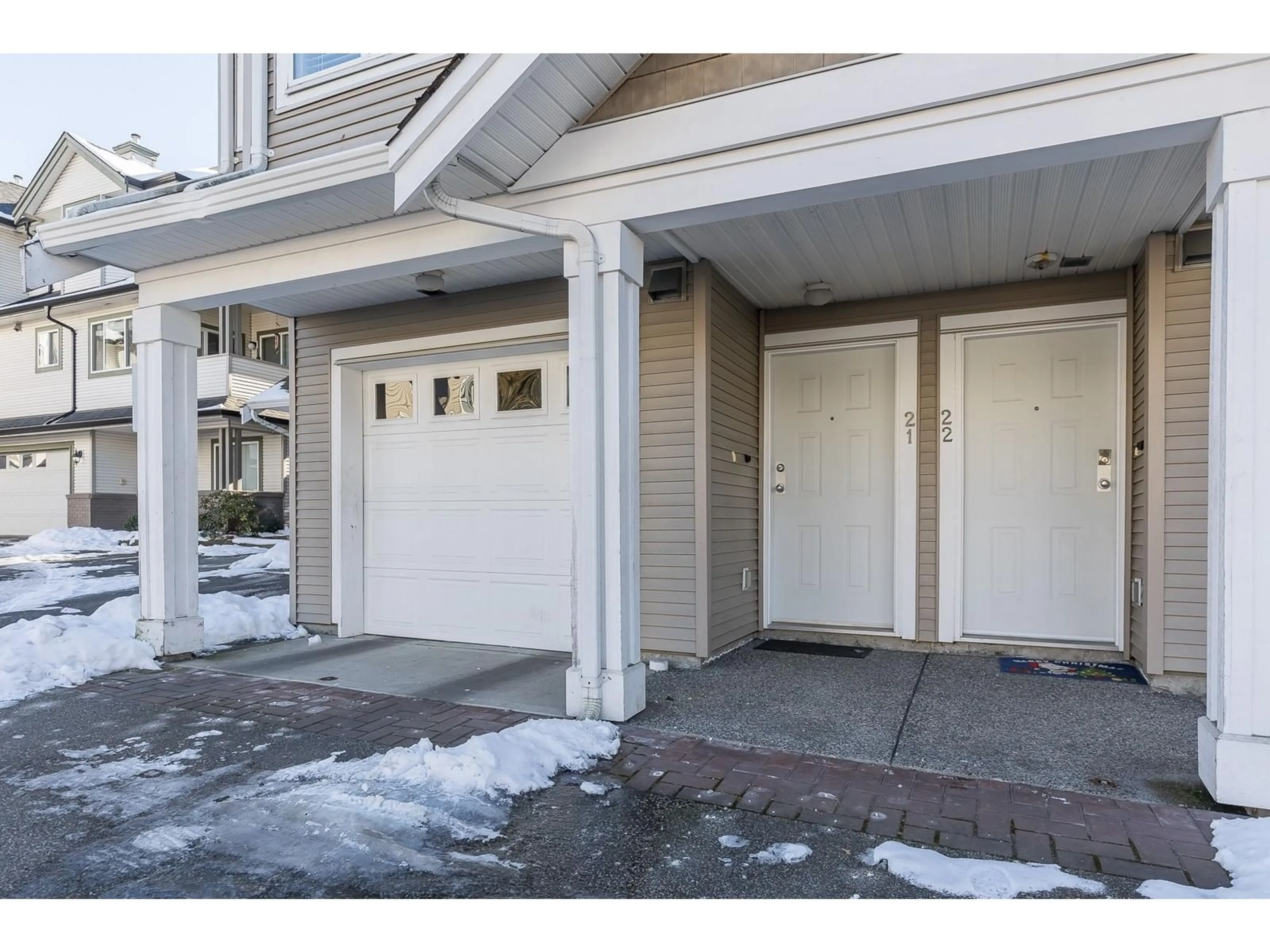 Indoor entryway for 21 - 20875 88, Langley British Columbia V1M3K1