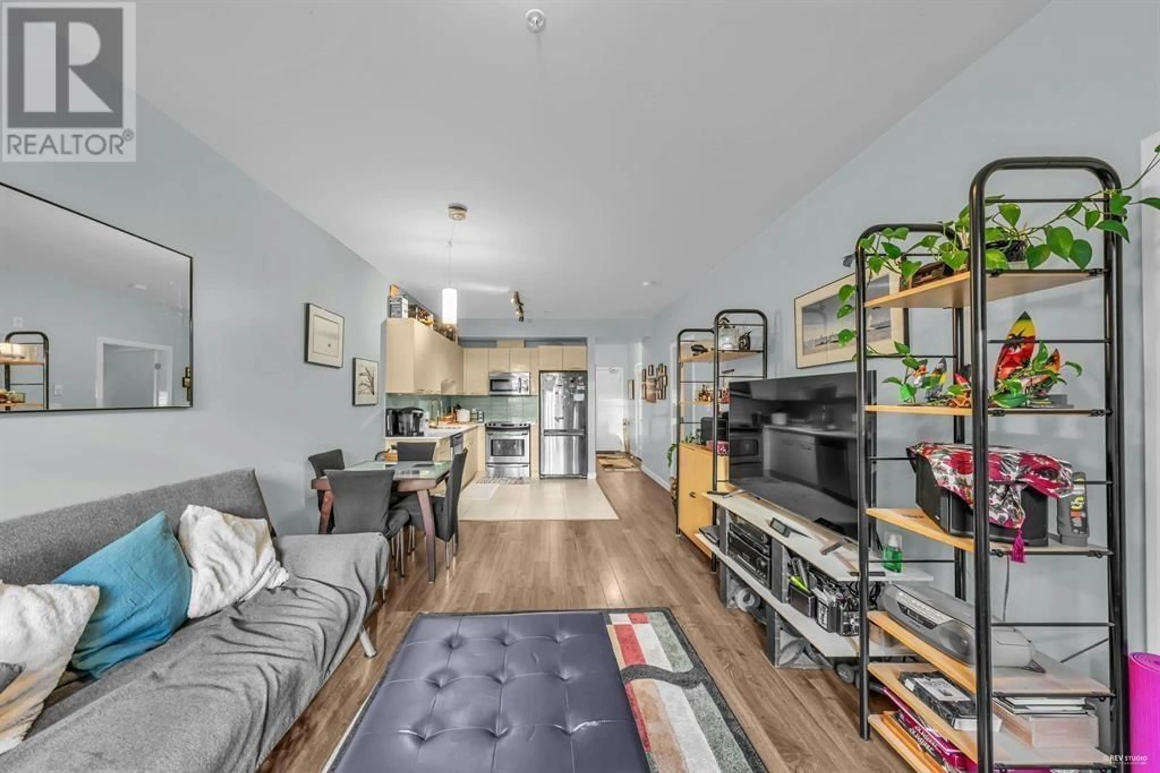 Indoor entryway for 201 - 5248 GRIMMER STREET, Burnaby British Columbia V5H0E1