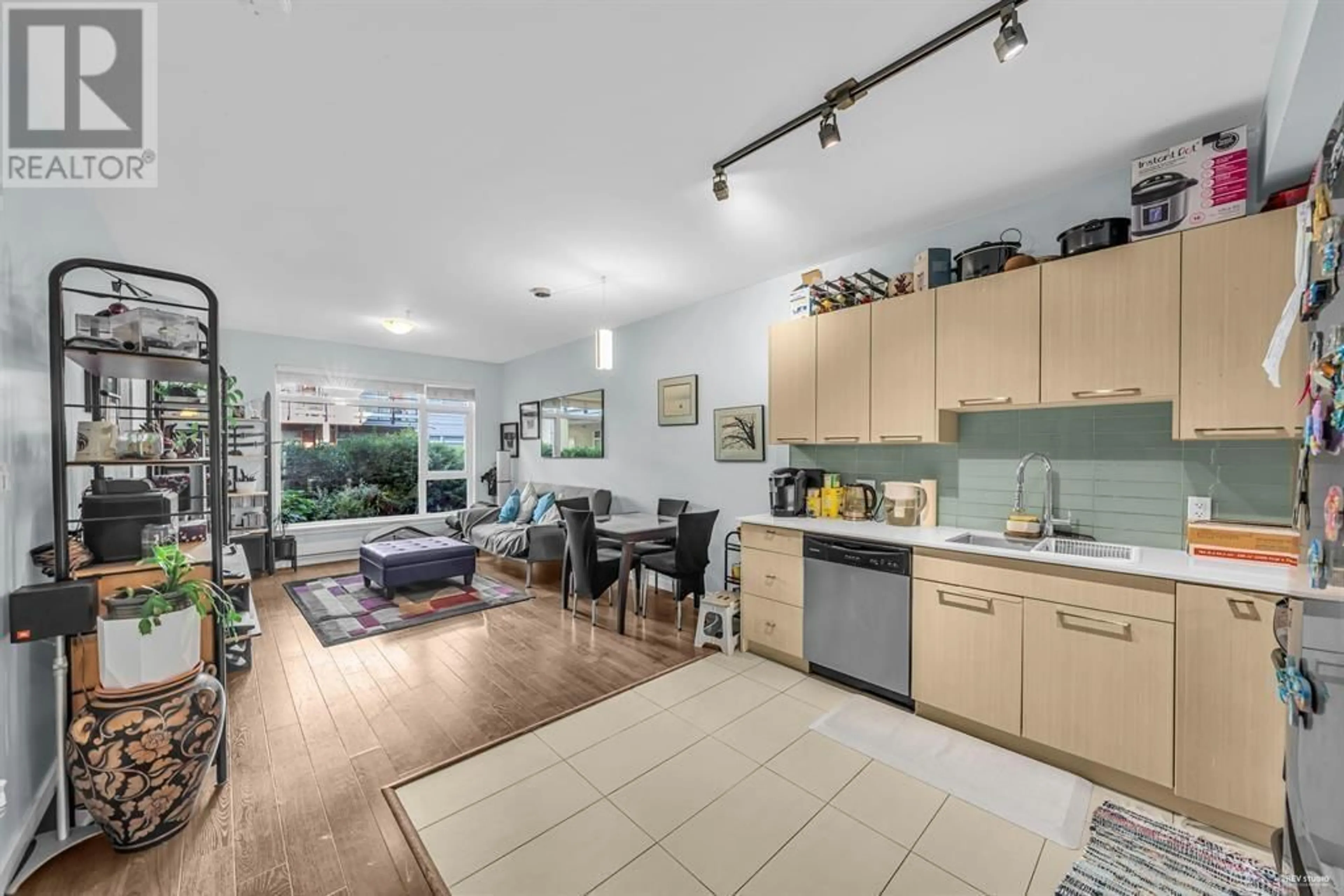 Open concept kitchen, unknown for 201 5248 GRIMMER STREET, Burnaby British Columbia V5H0E1