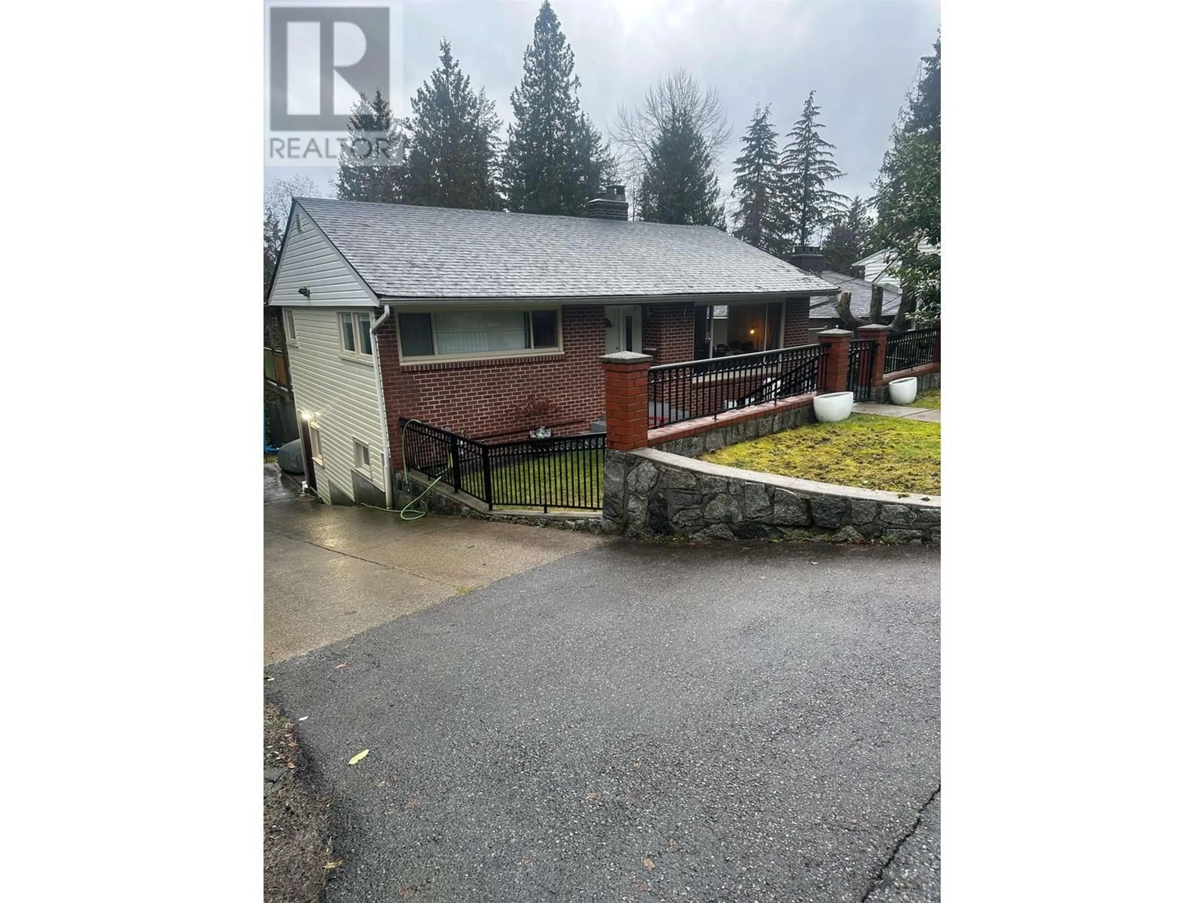 A pic from outside/outdoor area/front of a property/back of a property/a pic from drone, street for 441 TEMPE CRESCENT, North Vancouver British Columbia V7N1E7