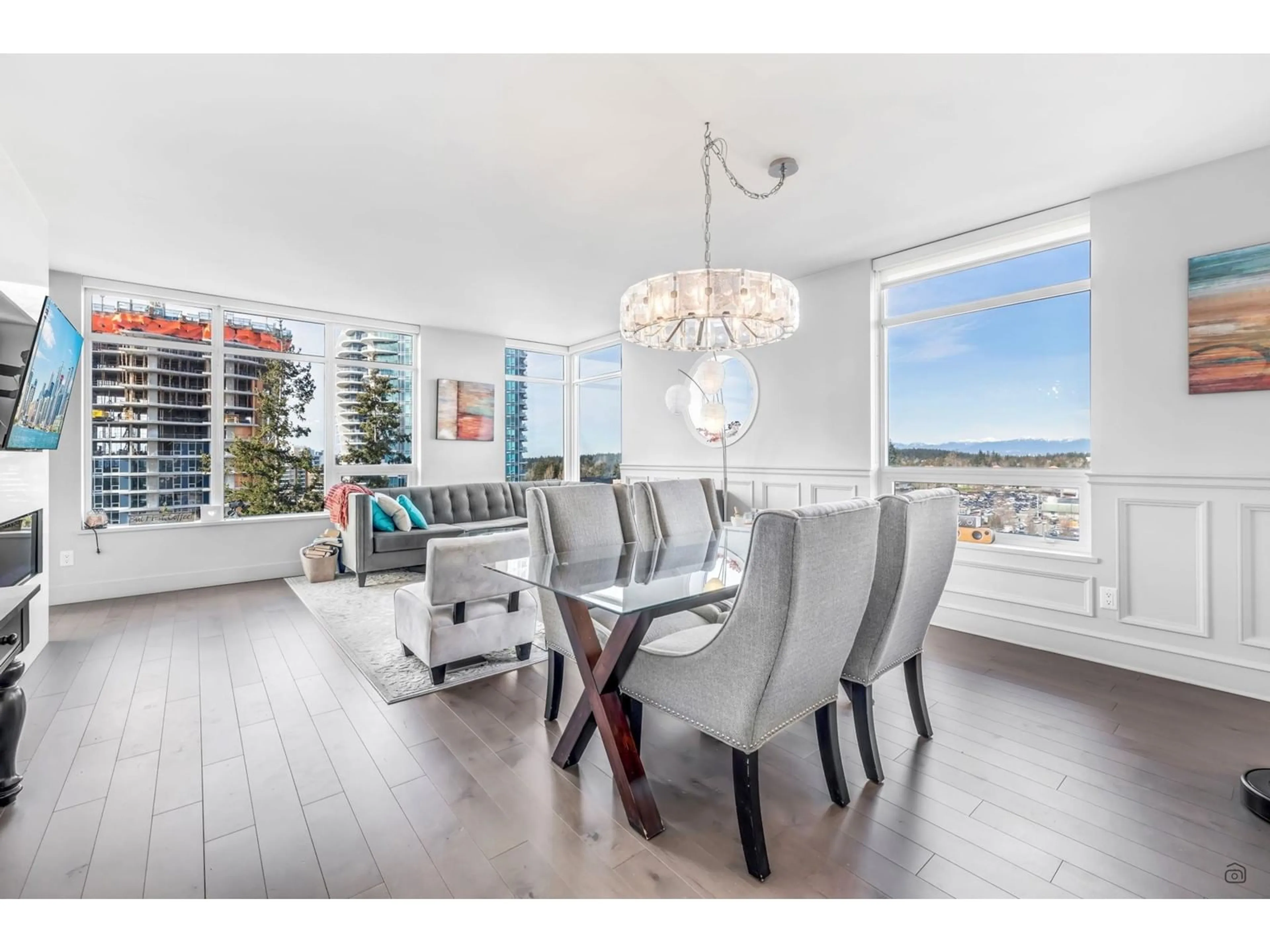 Dining room, wood/laminate floor for 1104 15152 RUSSELL AVENUE, White Rock British Columbia V4B0A3