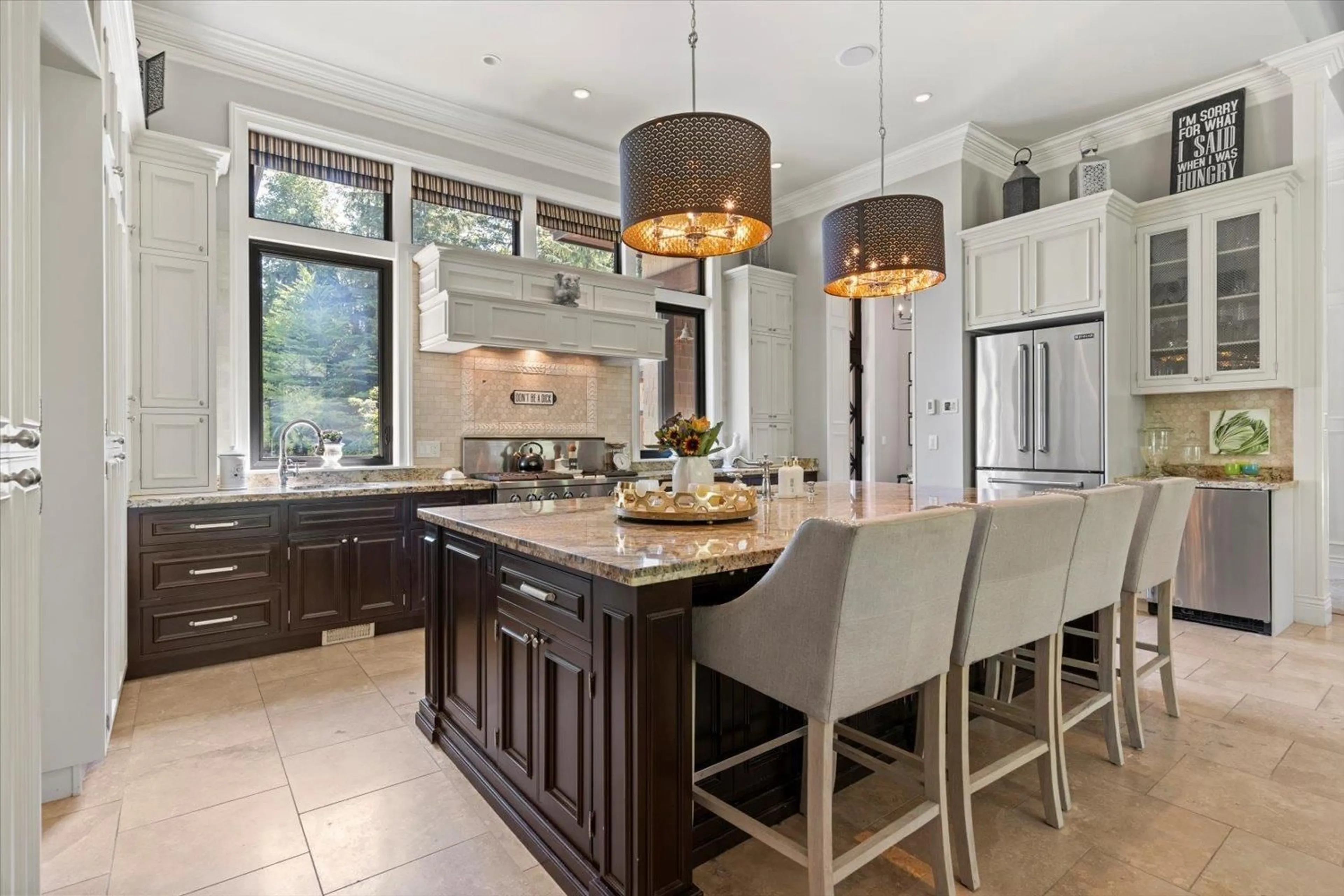 Contemporary kitchen, ceramic/tile floor for 31999 BENCH, Mission British Columbia V4S1E6
