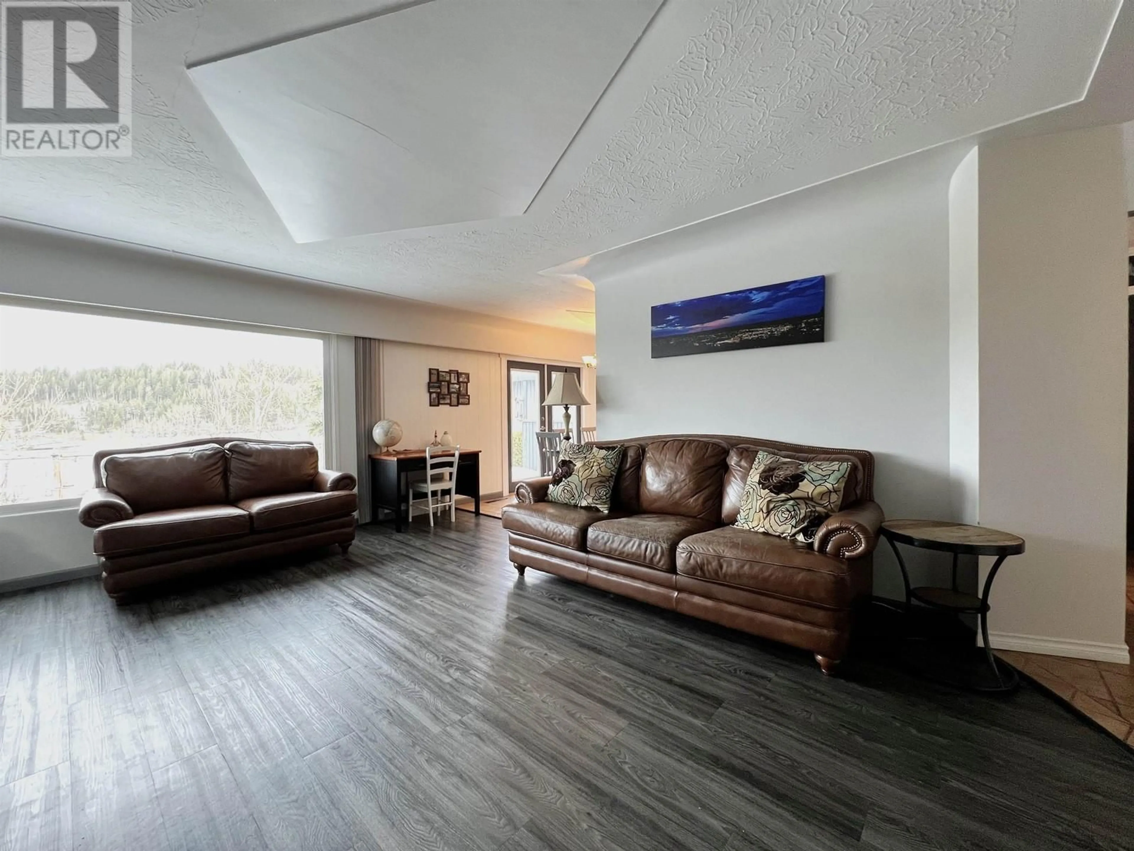 Living room with furniture, unknown for 3040 NECHAKO DRIVE, Prince George British Columbia V2M3A8