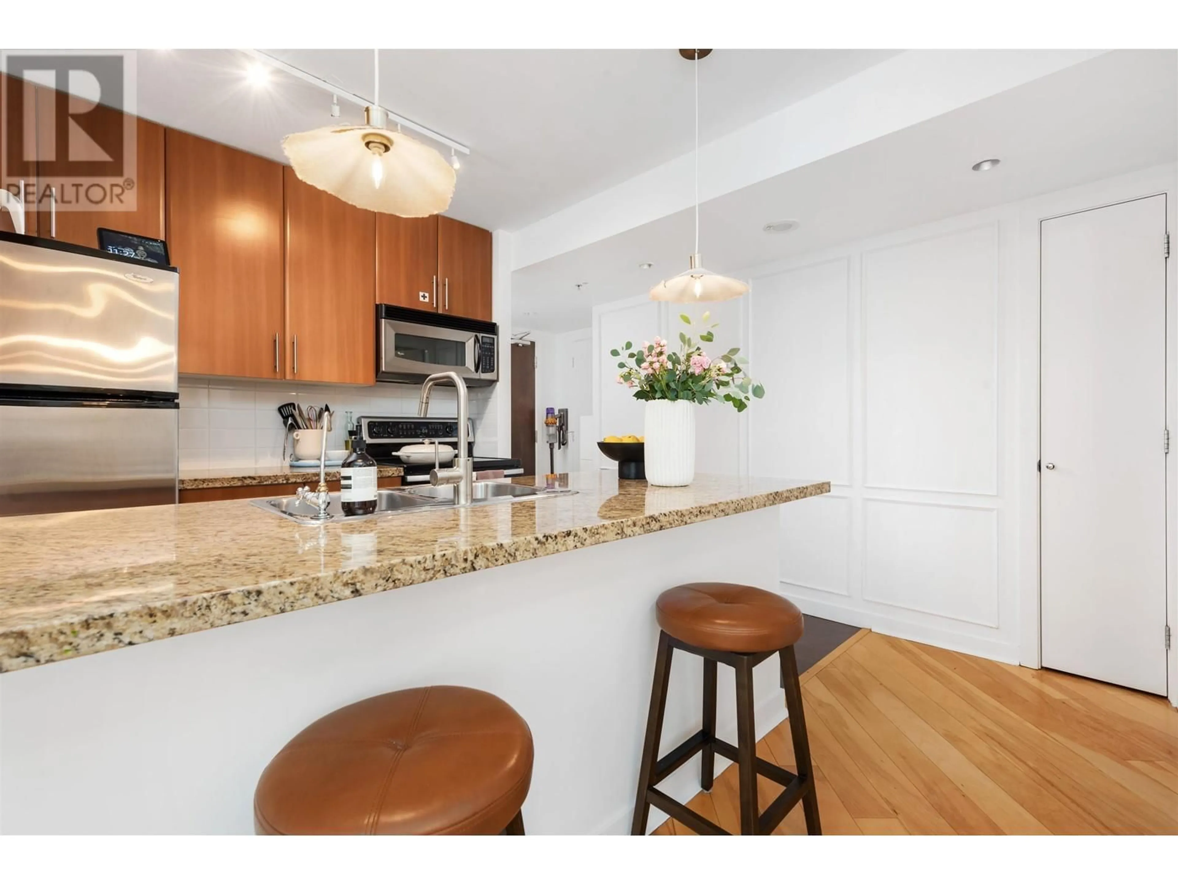 Open concept kitchen, unknown for 707 58 KEEFER PLACE, Vancouver British Columbia V6B0B8