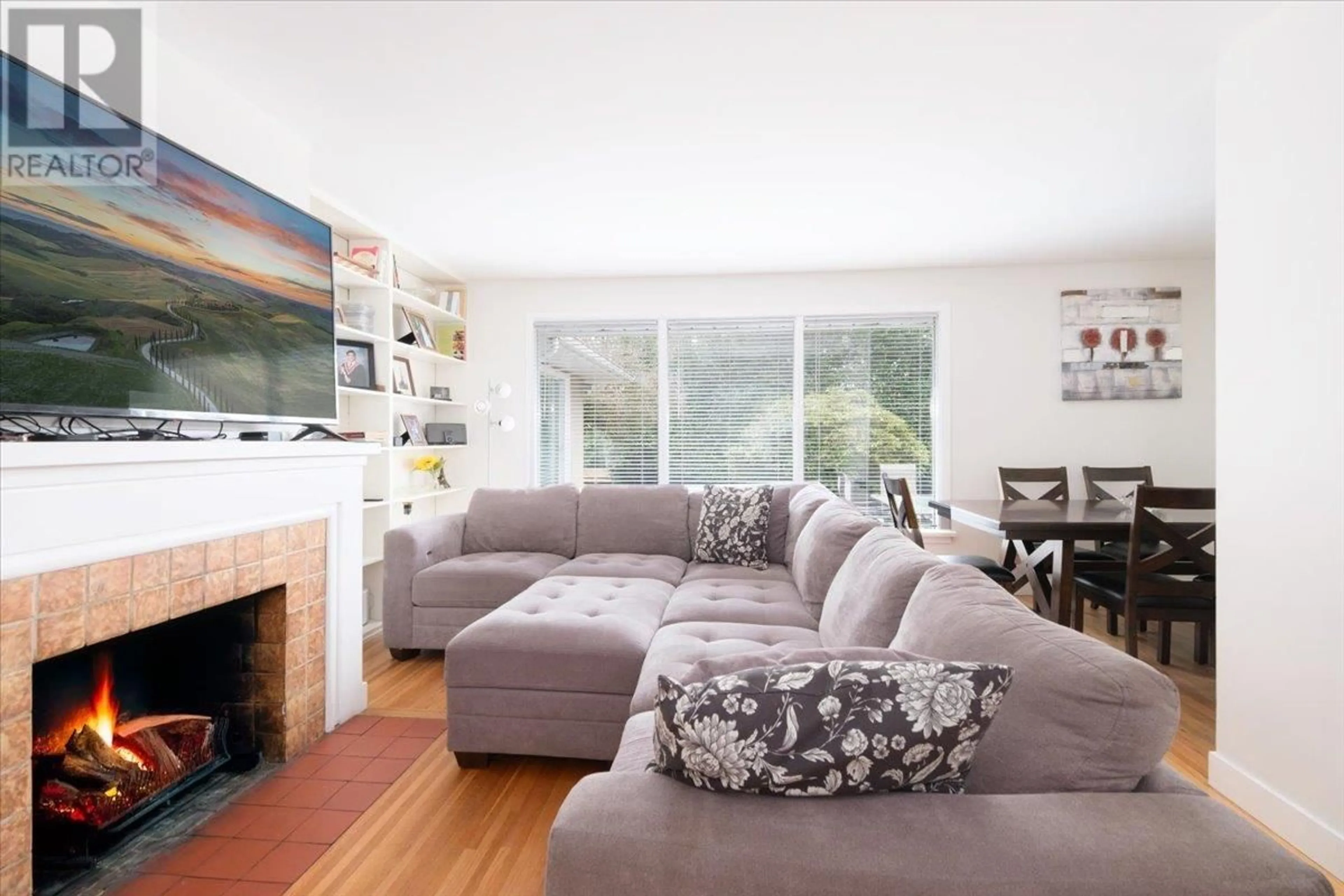 Living room with furniture, unknown for 3001 PAISLEY ROAD, North Vancouver British Columbia V7R1C7