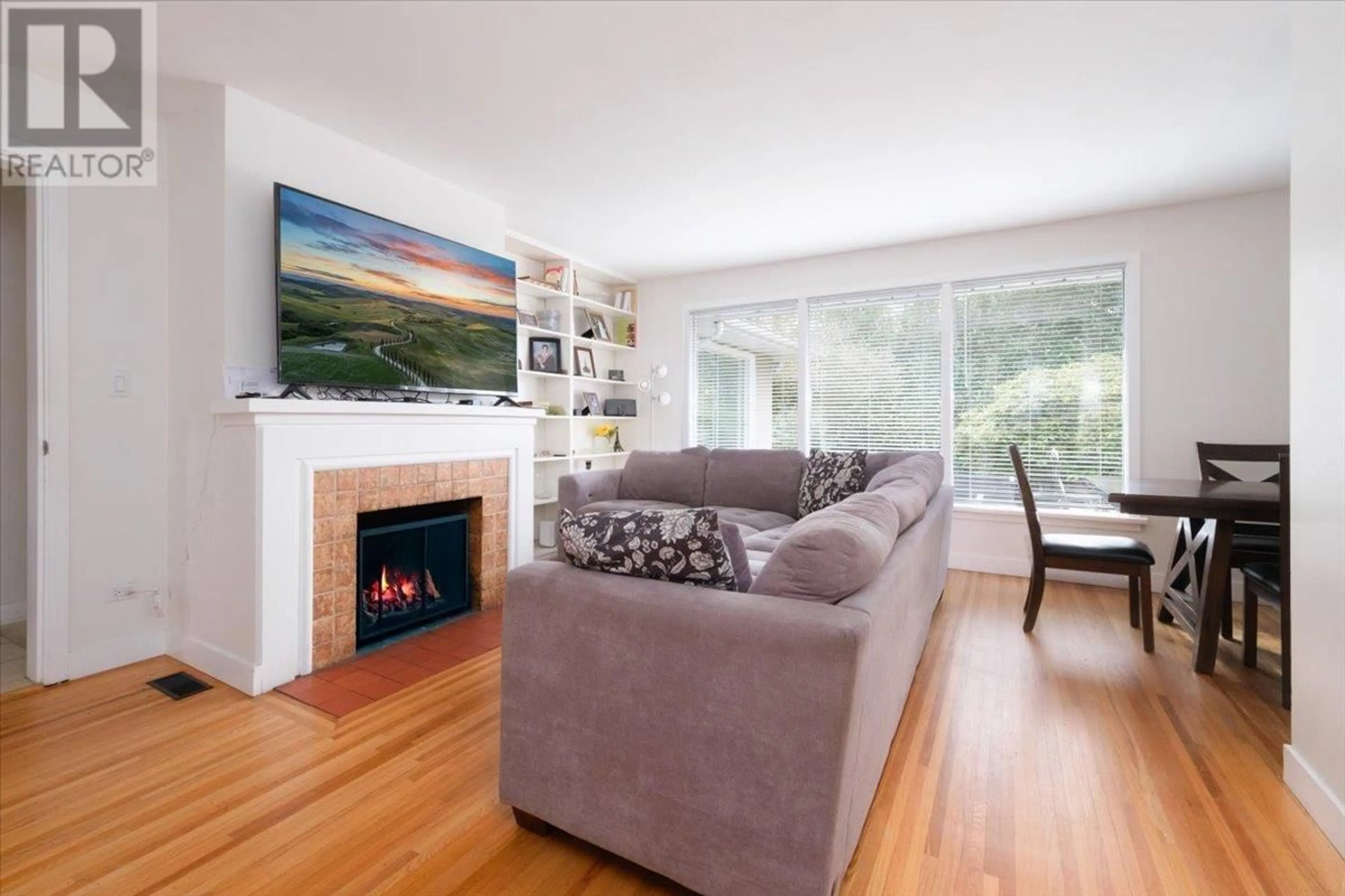 Living room with furniture, wood/laminate floor for 3001 PAISLEY ROAD, North Vancouver British Columbia V7R1C7