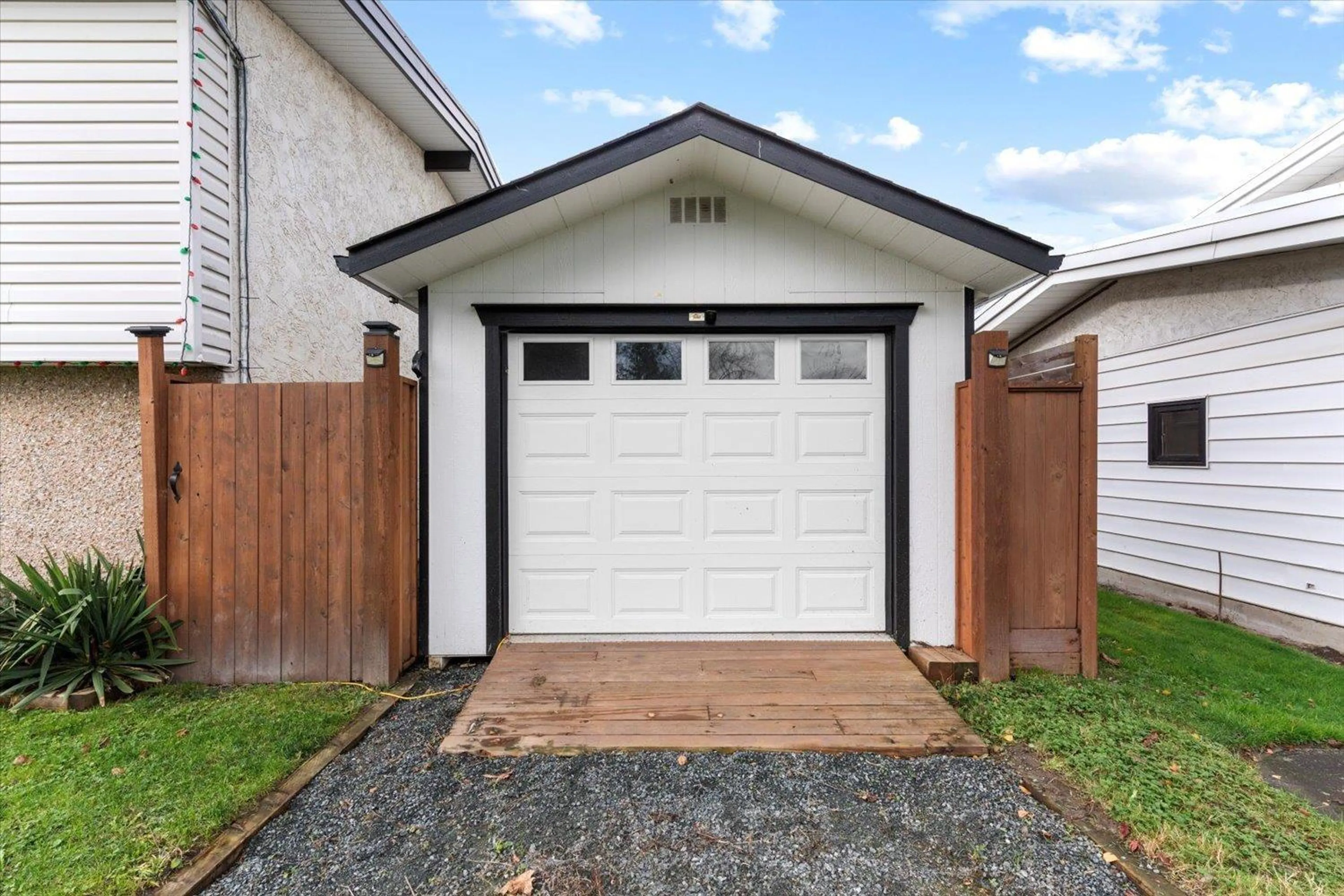 Indoor garage for 8695 BAKER DRIVE|Chilliwack Proper South, Chilliwack British Columbia V2P7A3