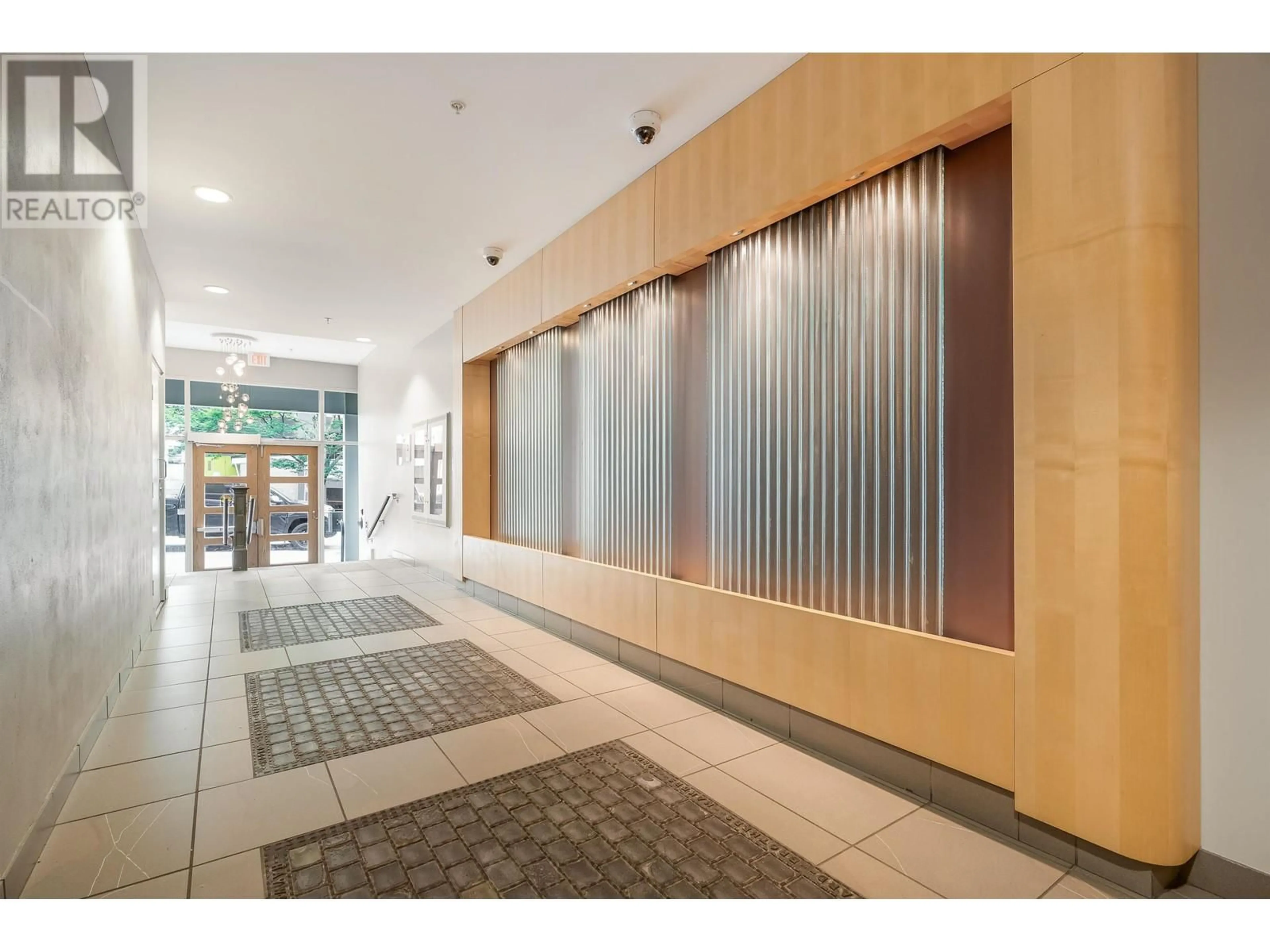 Indoor foyer for 104 546 BEATTY STREET, Vancouver British Columbia V6B2L3