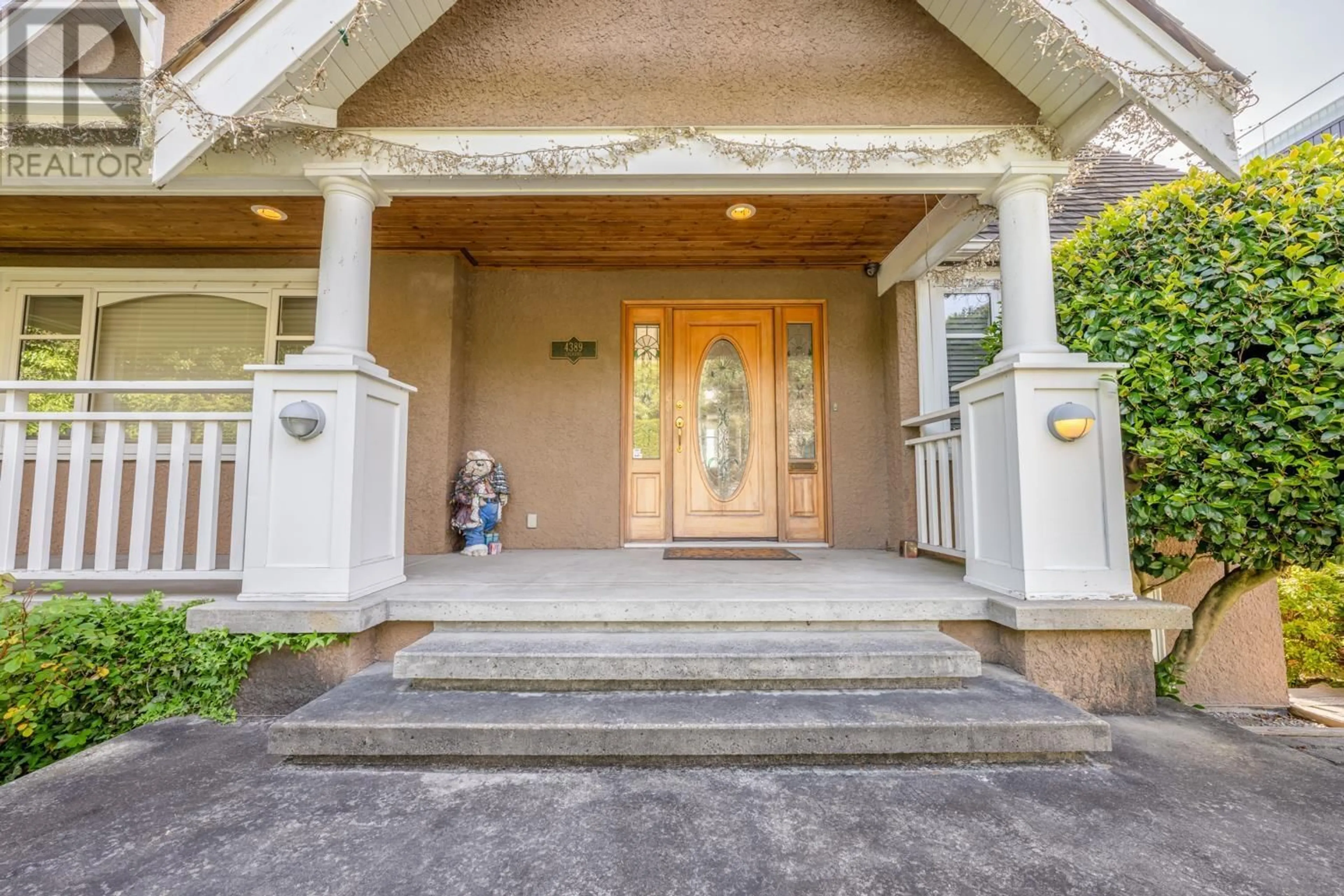 Indoor entryway for 4389 LOCARNO CRESCENT, Vancouver British Columbia V6R1G2