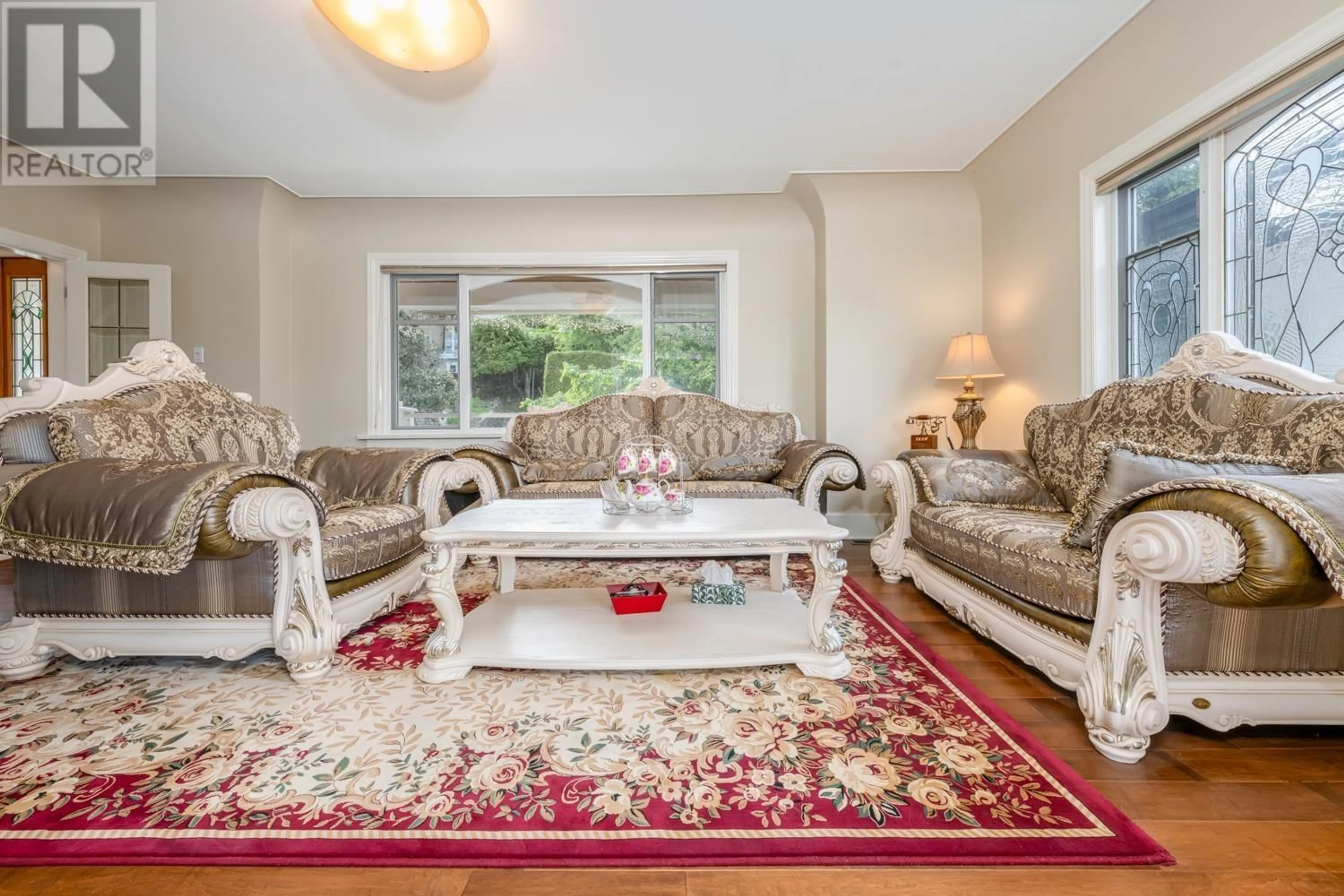 Living room with furniture, carpet floor for 4389 LOCARNO CRESCENT, Vancouver British Columbia V6R1G2