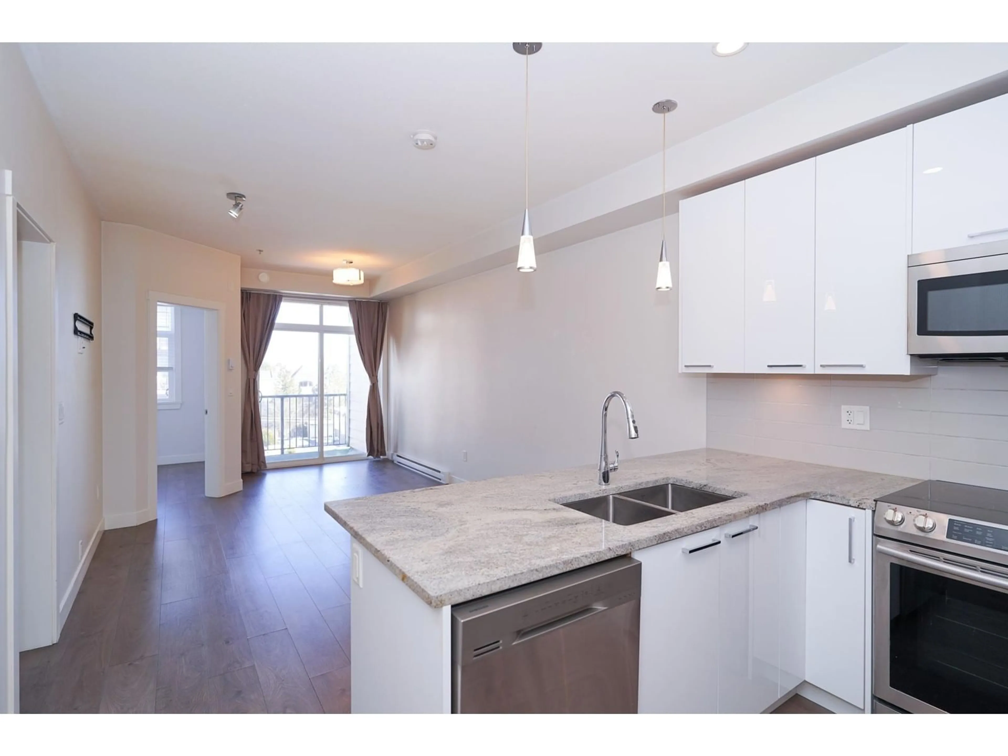 Open concept kitchen, wood/laminate floor for 401 20696 EASTLEIGH CRESCENT, Langley British Columbia V3A0M3