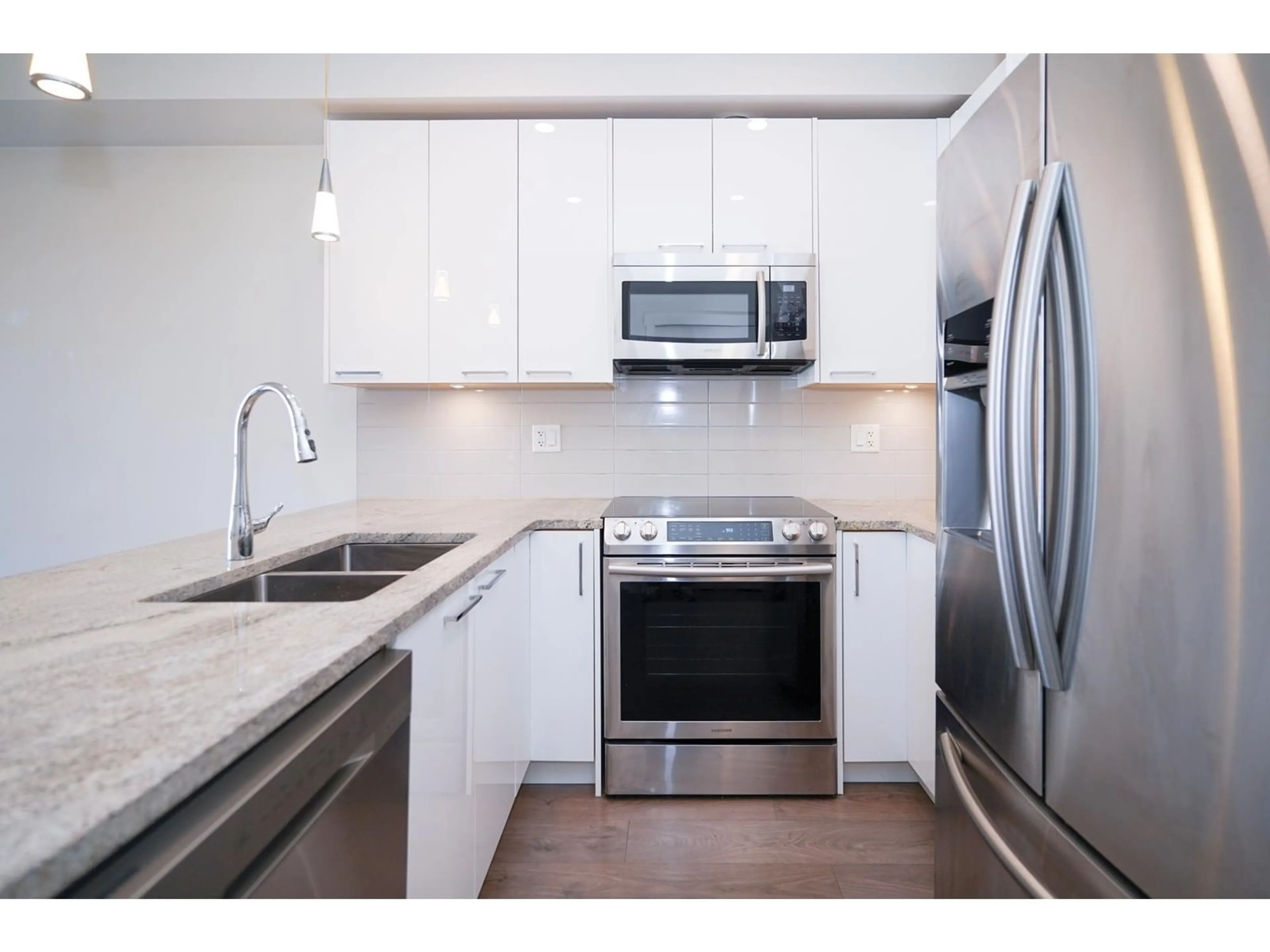 Standard kitchen, unknown for 401 20696 EASTLEIGH CRESCENT, Langley British Columbia V3A0M3