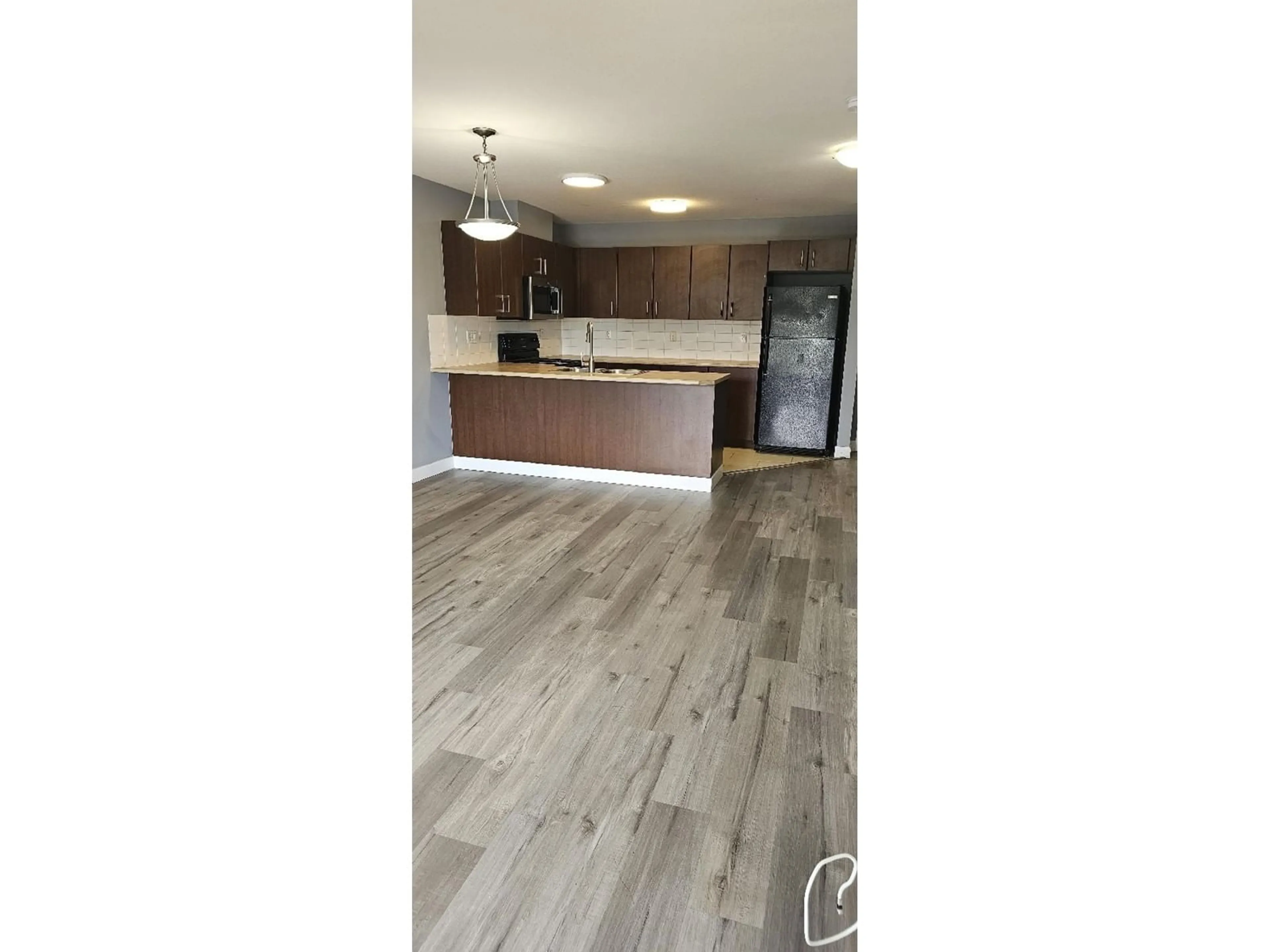 Open concept kitchen, wood/laminate floor for 402 - 45567 YALE ROAD, Chilliwack British Columbia V2P0B2