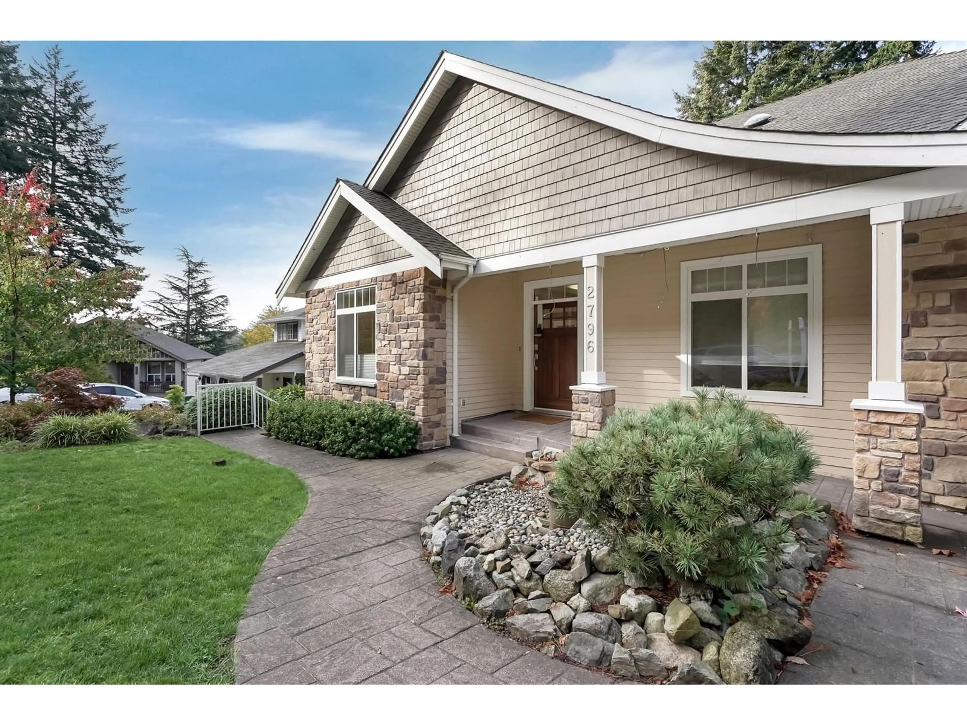 Home with vinyl exterior material, street for 2796 MARBLE HILL, Abbotsford British Columbia V3G1C3