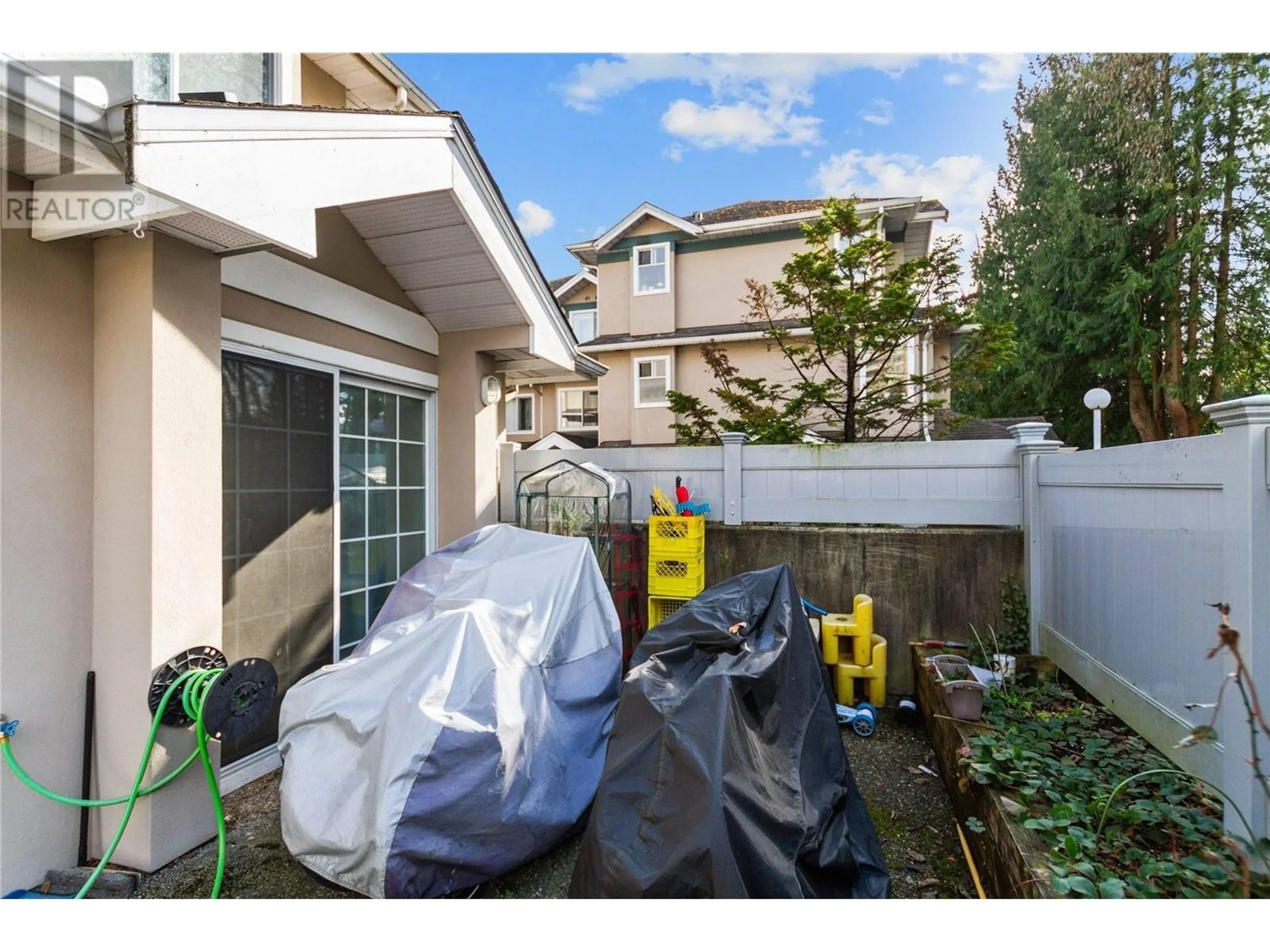 Patio, street for 15 - 7128 18TH AVENUE, Burnaby British Columbia V3N1H1