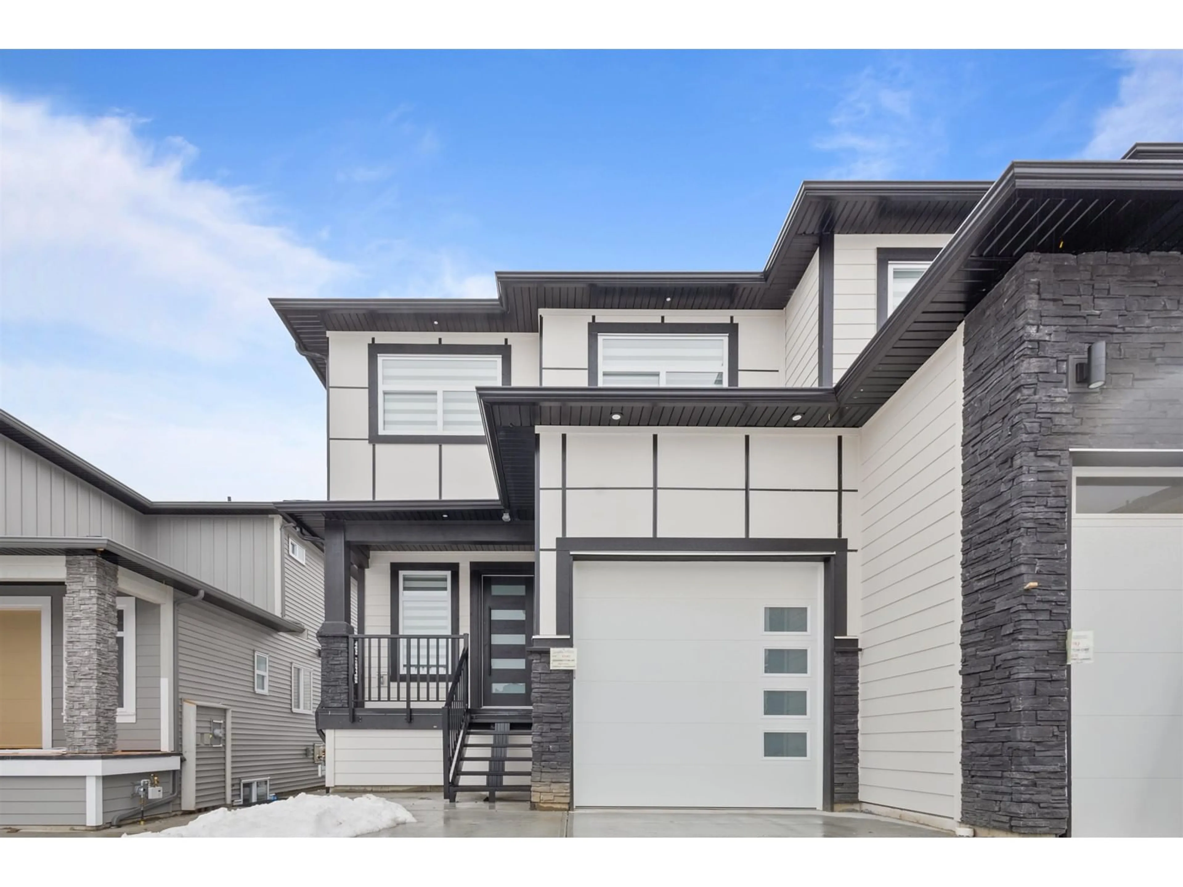 Home with vinyl exterior material, street for 32545 HIGGINBOTTOM COURT, Mission British Columbia V2V2T7