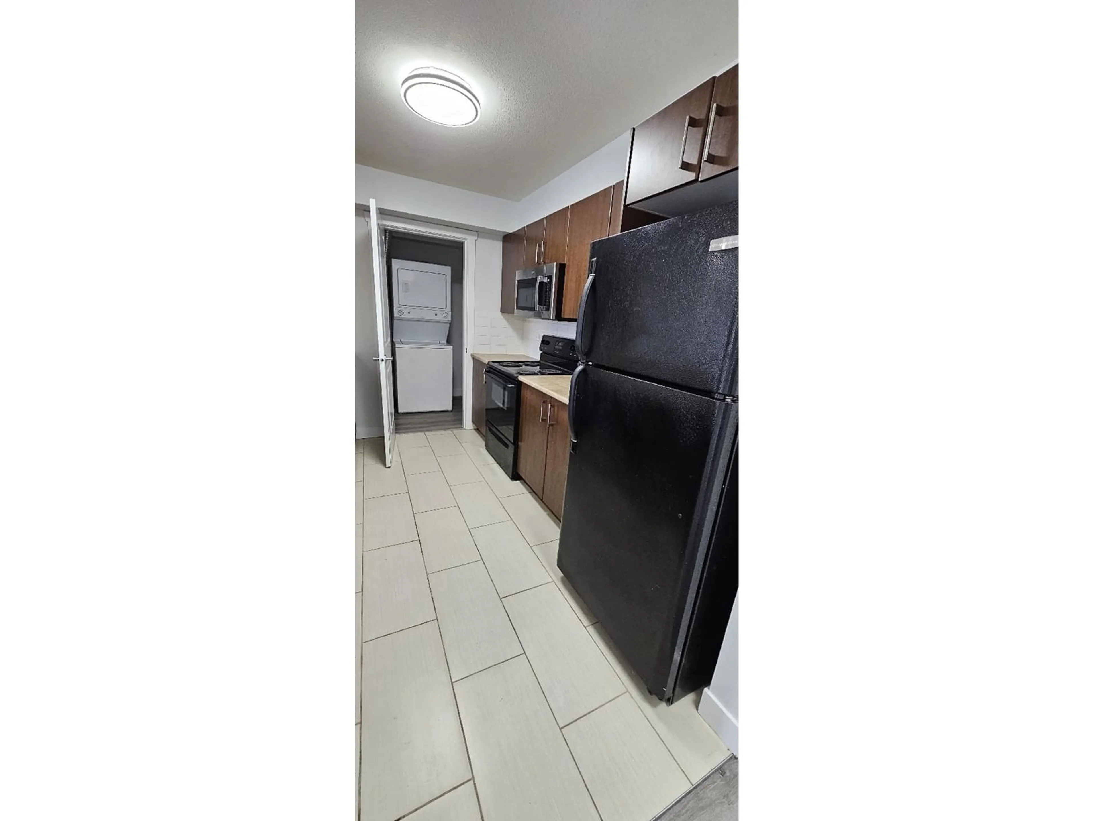 Standard kitchen, unknown for 101 - 45567 YALE ROAD, Chilliwack British Columbia V2P0B2
