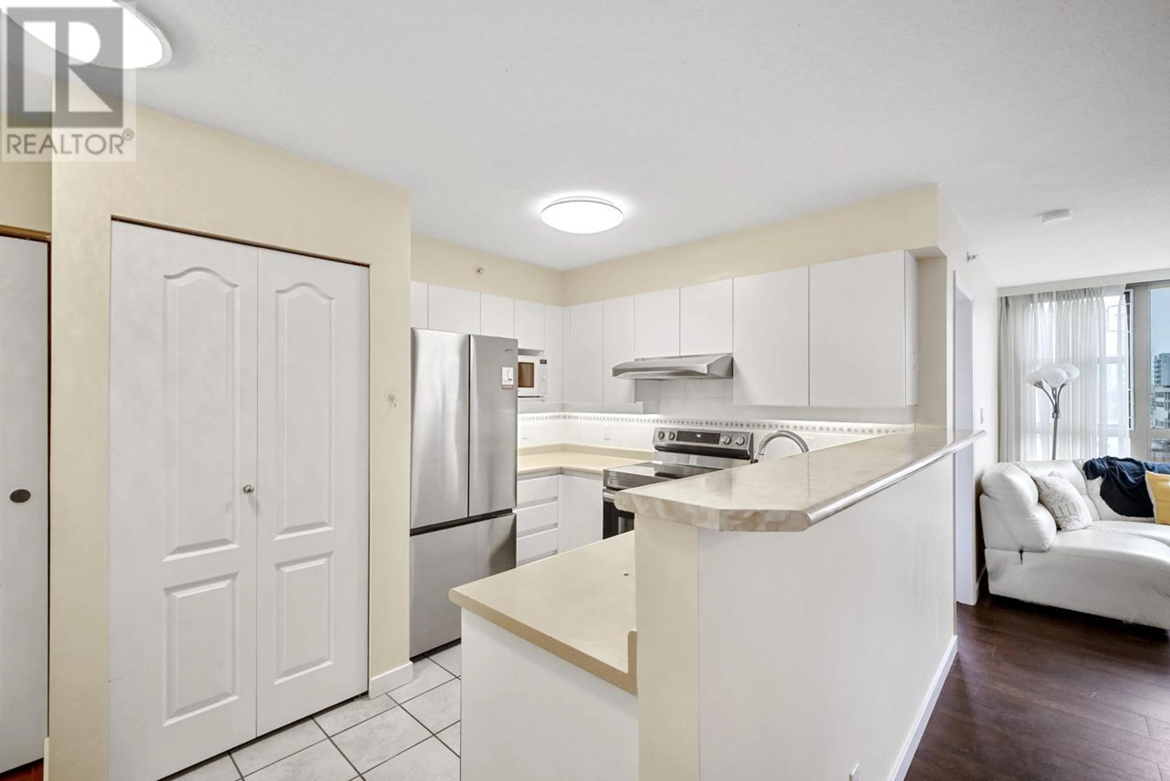 Standard kitchen, unknown for 807 8297 SABA ROAD, Richmond British Columbia V6Y4B5