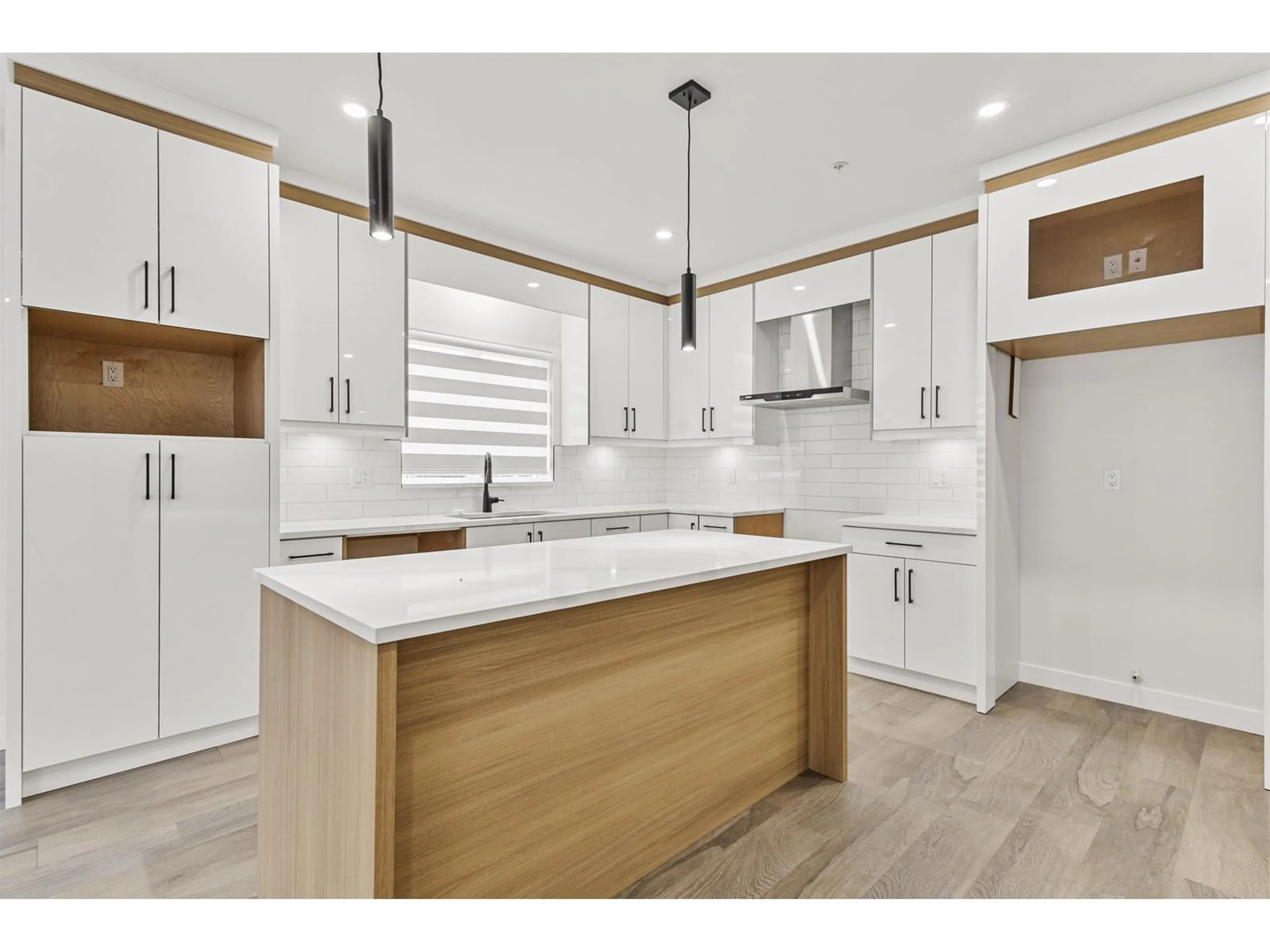 Open concept kitchen, unknown for 32547 HIGGINBOTTOM COURT, Mission British Columbia V2V2T7