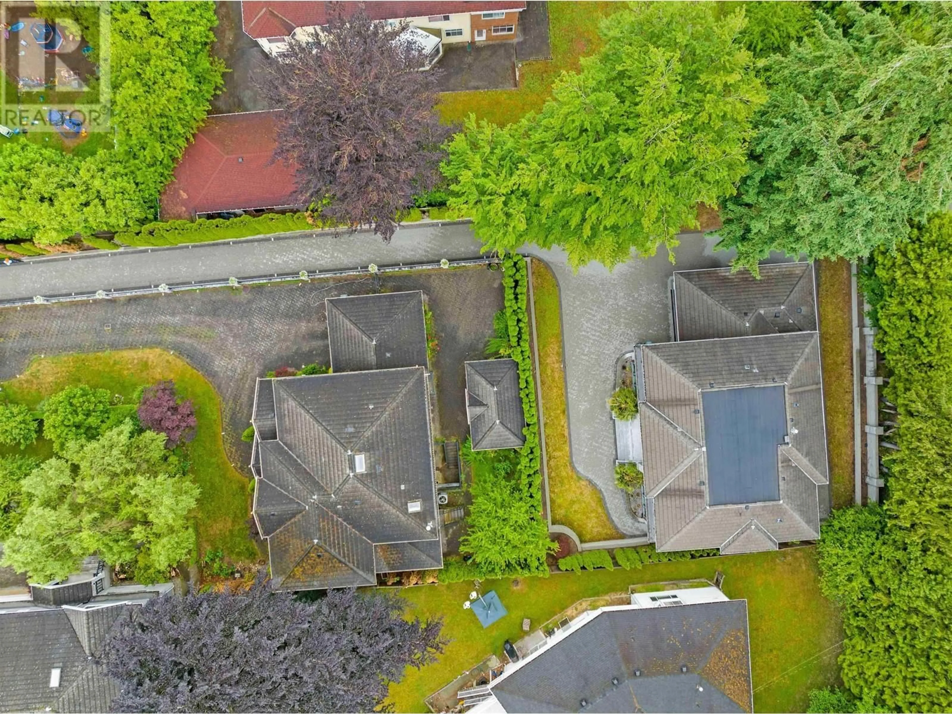 A pic from outside/outdoor area/front of a property/back of a property/a pic from drone, street for 7698 WHEATER COURT, Burnaby British Columbia V5E2A3