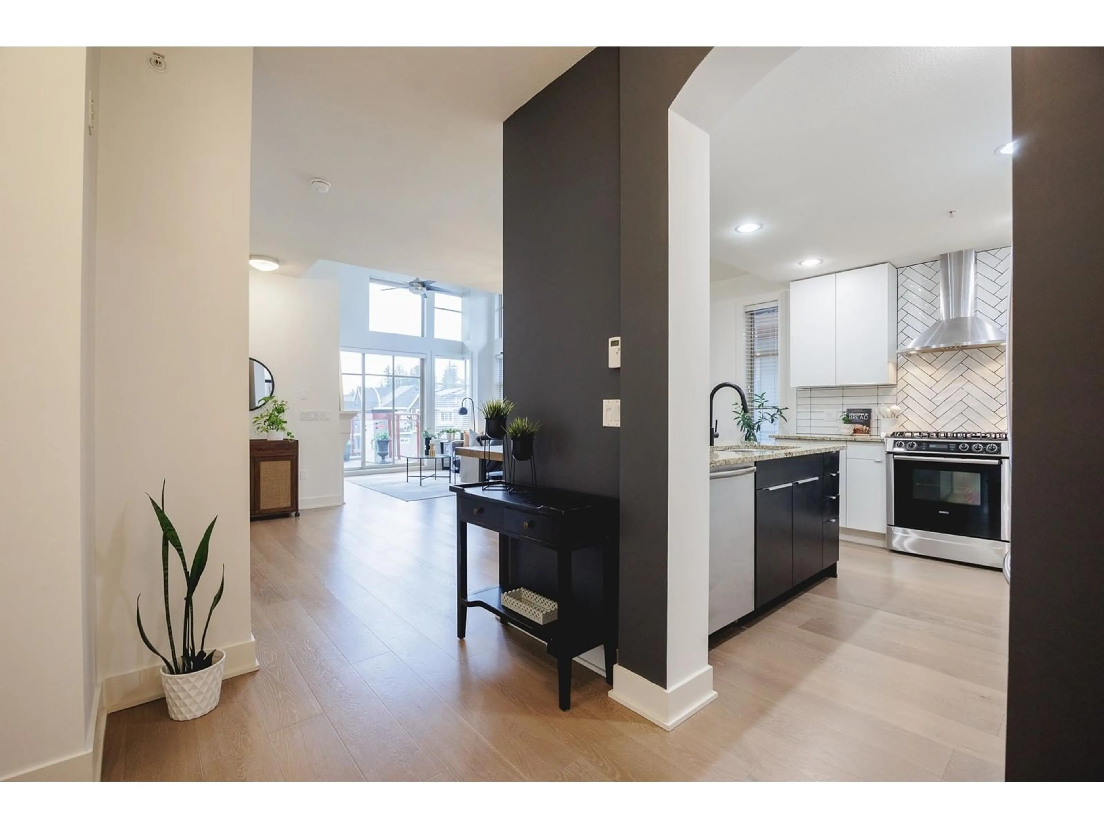 Open concept kitchen, unknown for 304 16469 64 AVENUE, Surrey British Columbia V3S6V7