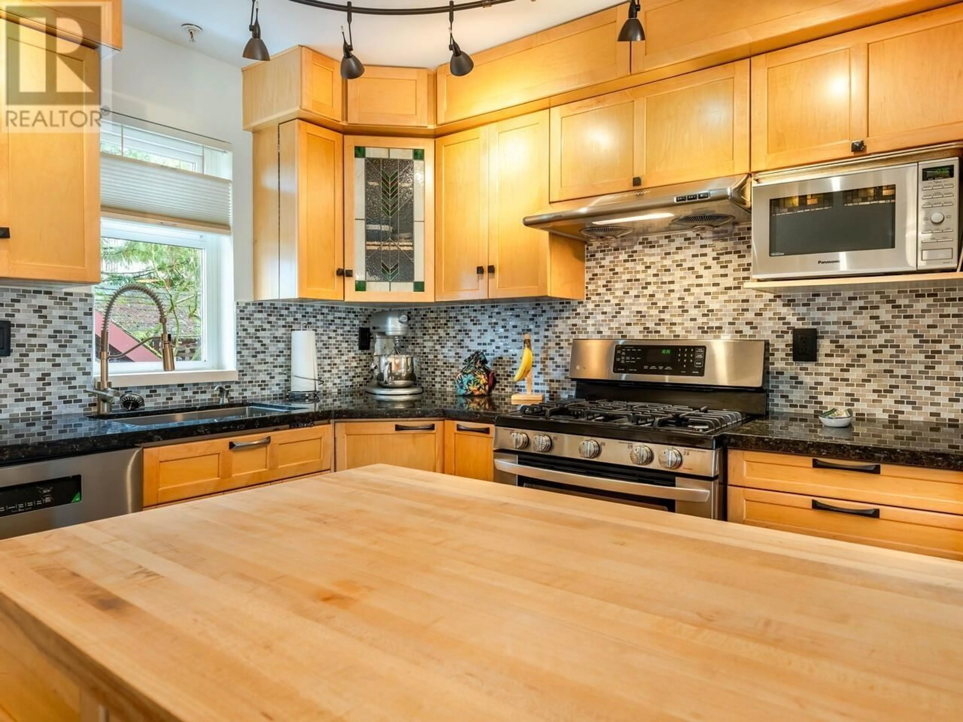 Contemporary kitchen, unknown for 108 - 4272 ALBERT STREET, Burnaby British Columbia V5C2E8