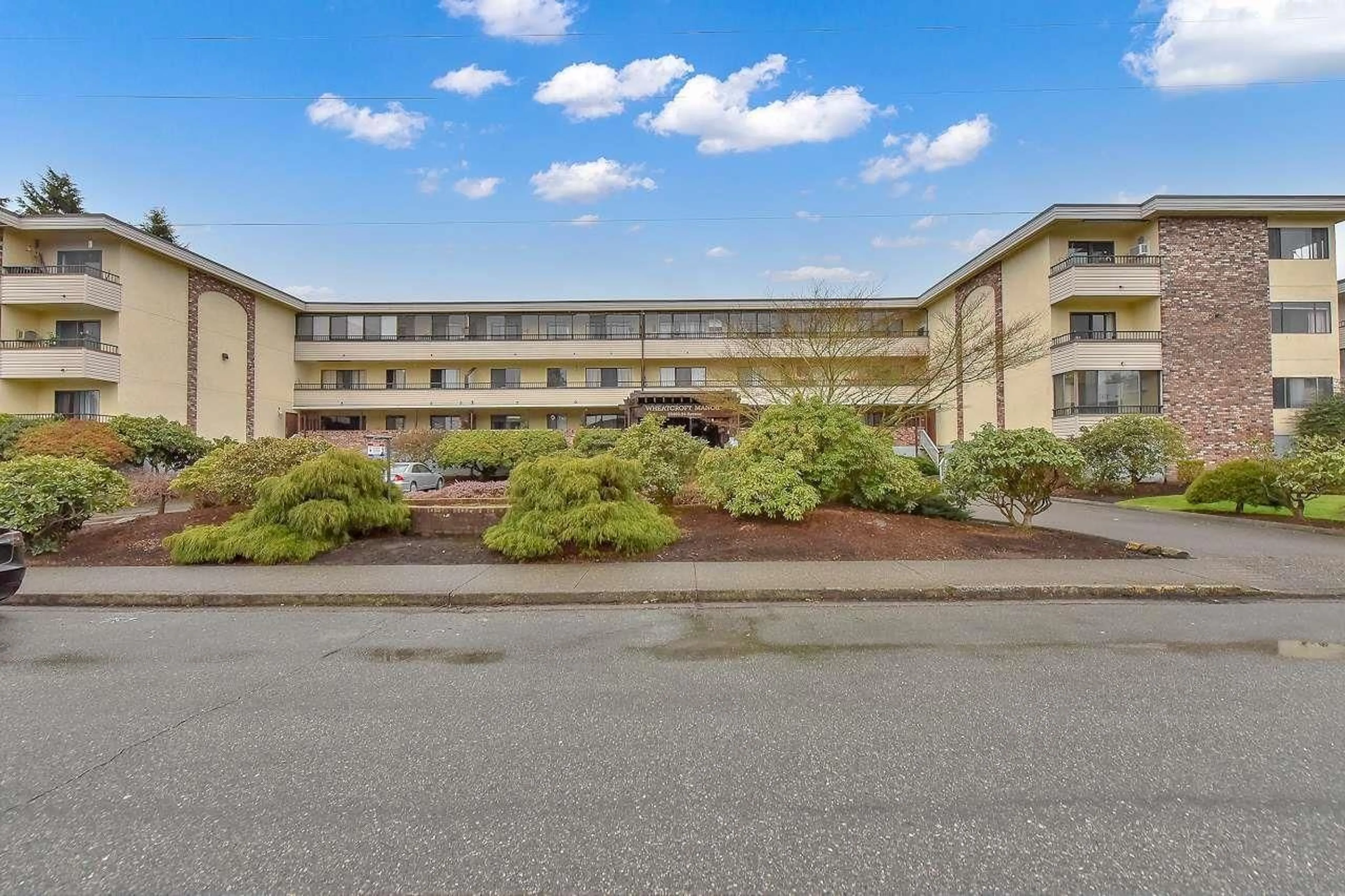 Patio, building for 314 - 20460 54TH, Langley British Columbia V3A6N6