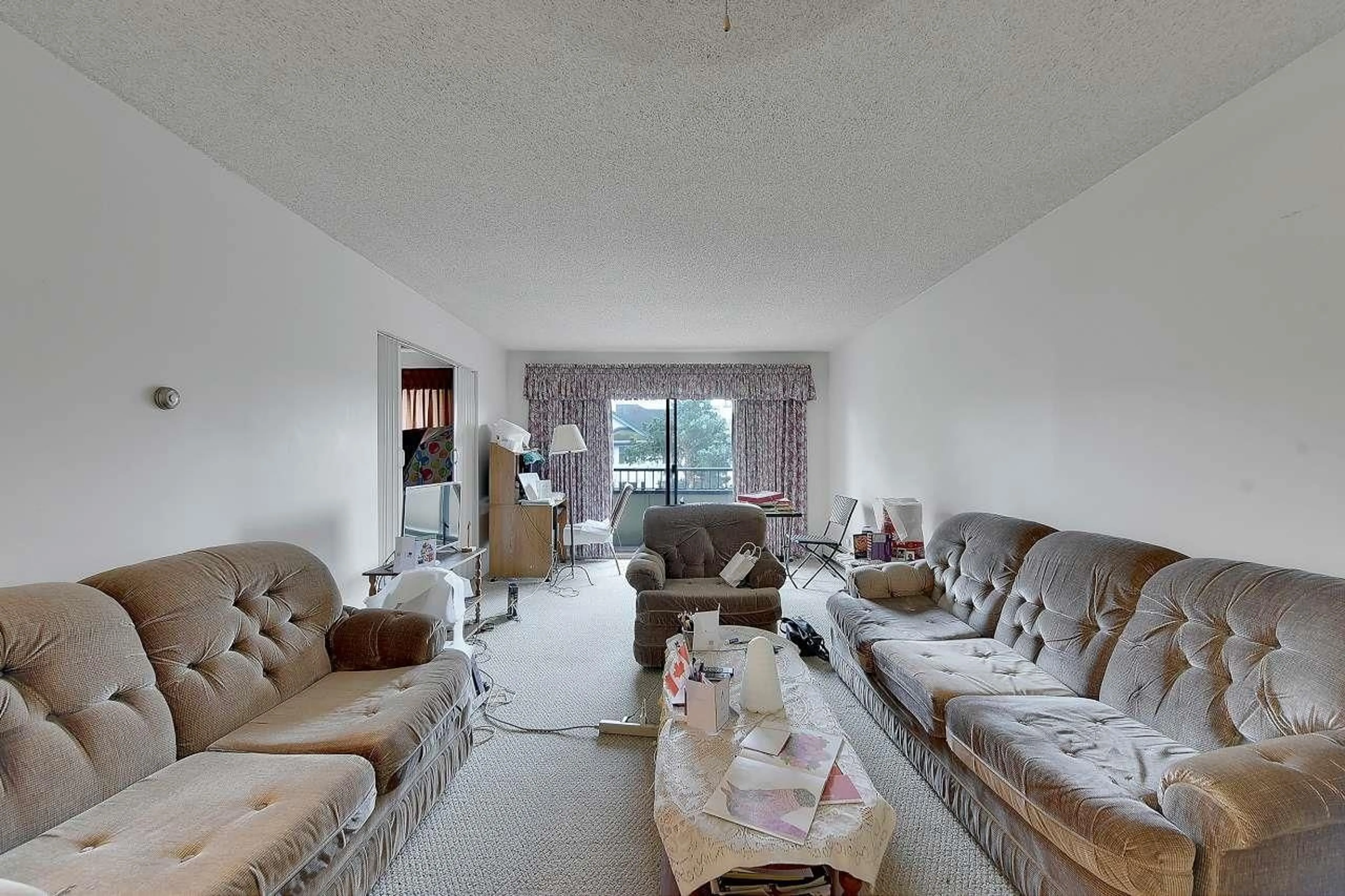 Living room with furniture, unknown for 314 - 20460 54TH, Langley British Columbia V3A6N6