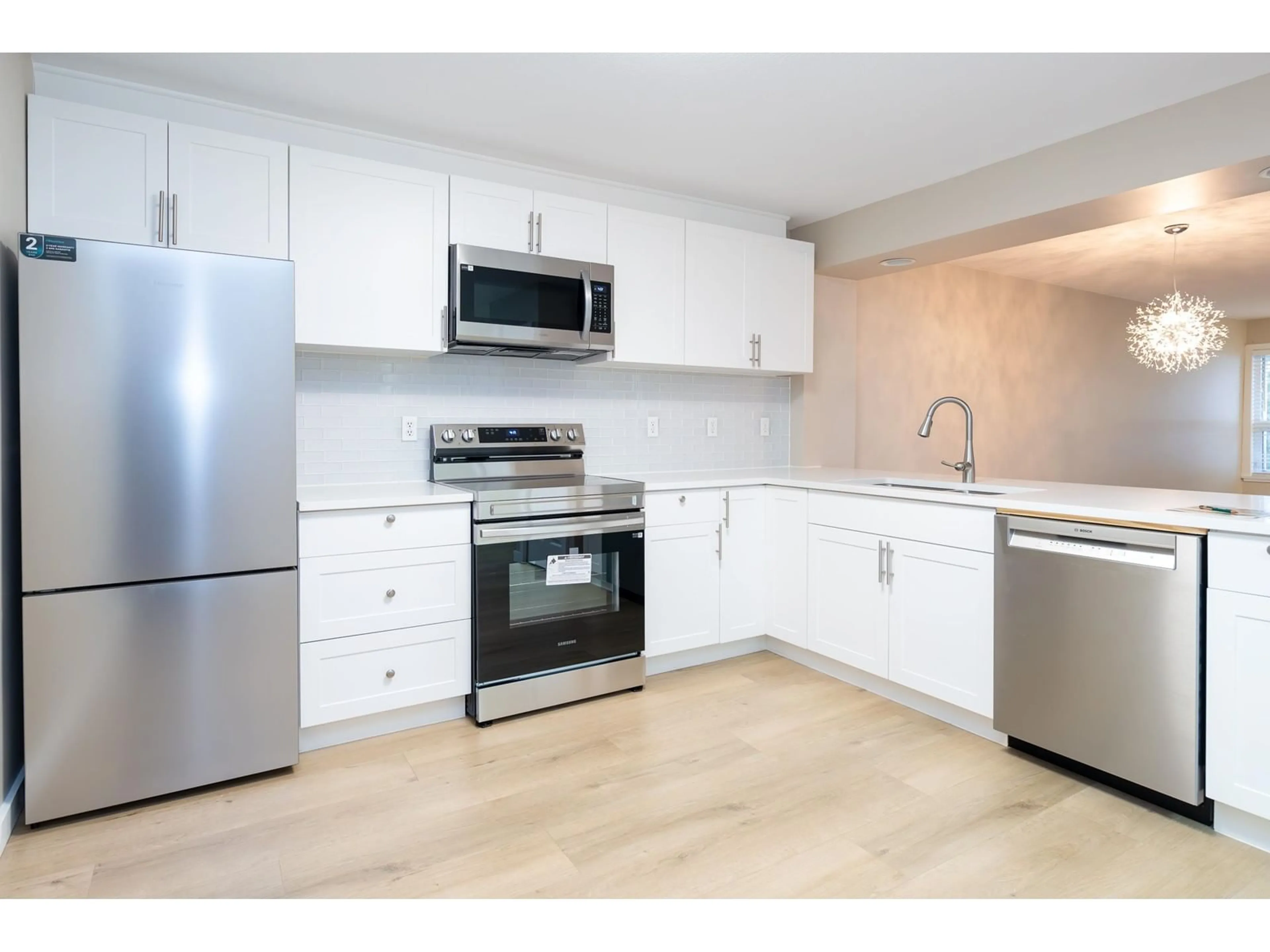 Standard kitchen, wood/laminate floor for 303 - 1234 MERKLIN, White Rock British Columbia V4B4B9