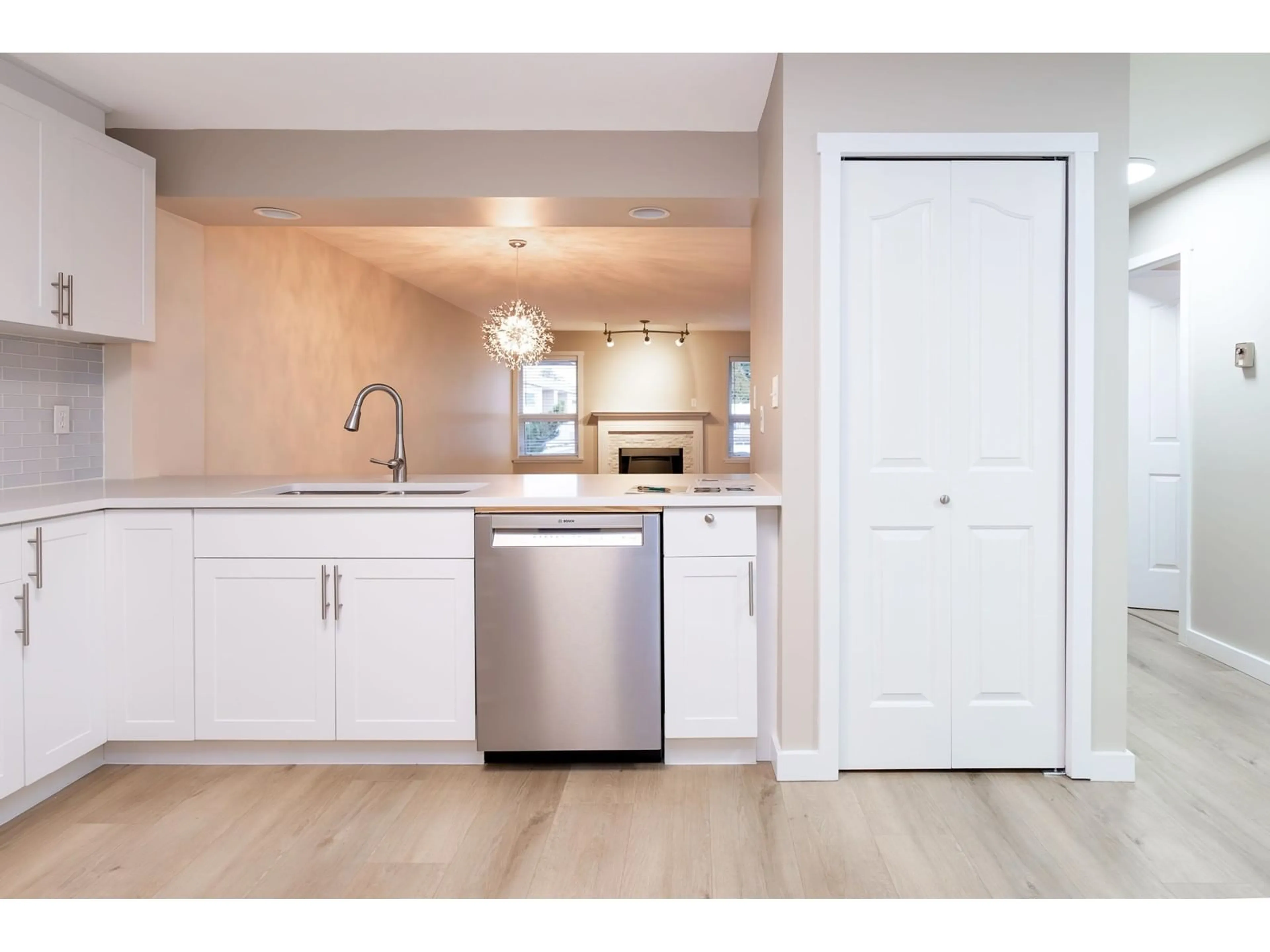 Open concept kitchen, wood/laminate floor for 303 - 1234 MERKLIN, White Rock British Columbia V4B4B9
