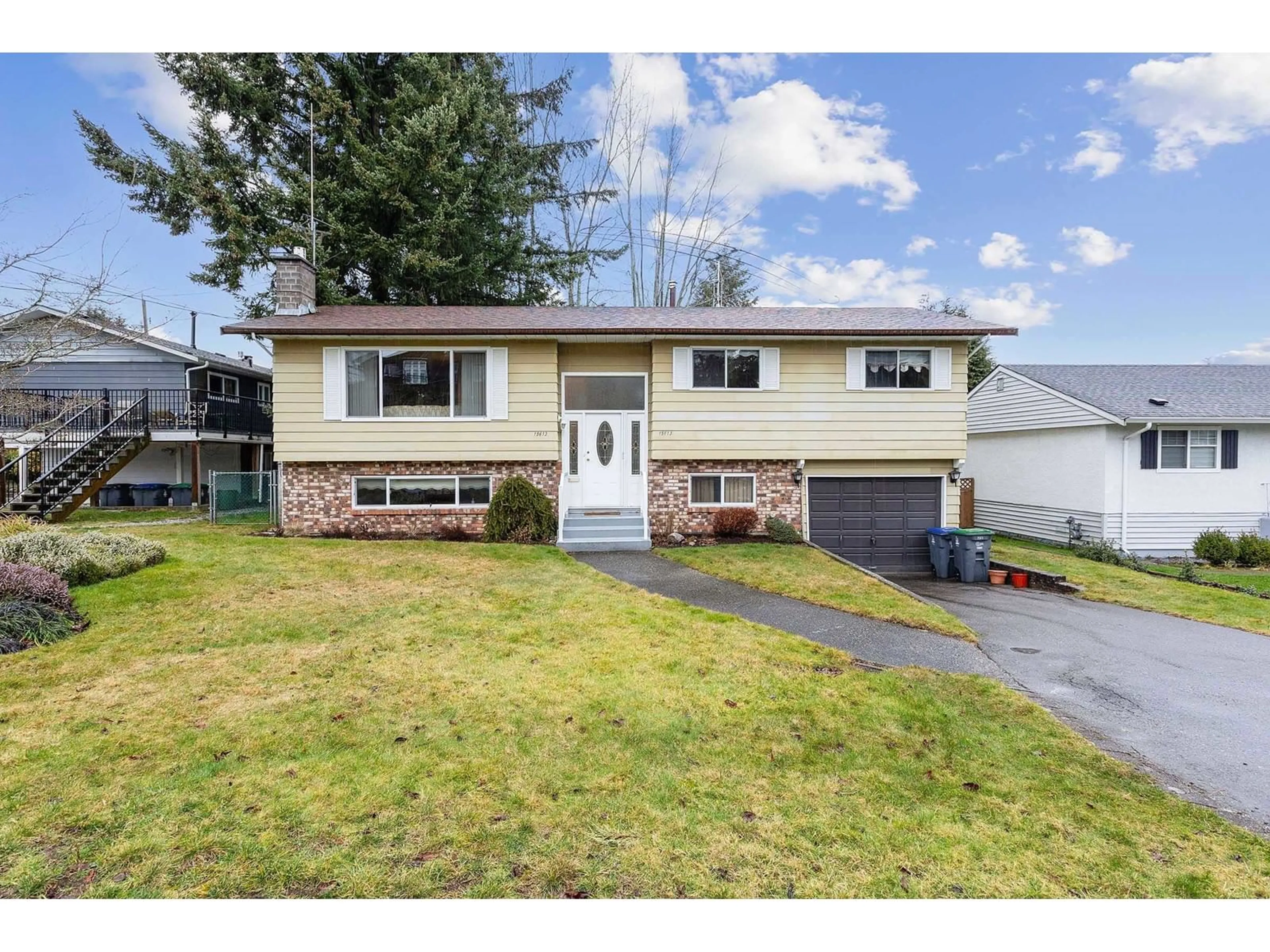 Home with vinyl exterior material, street for 15613 18, Surrey British Columbia V4A1X3