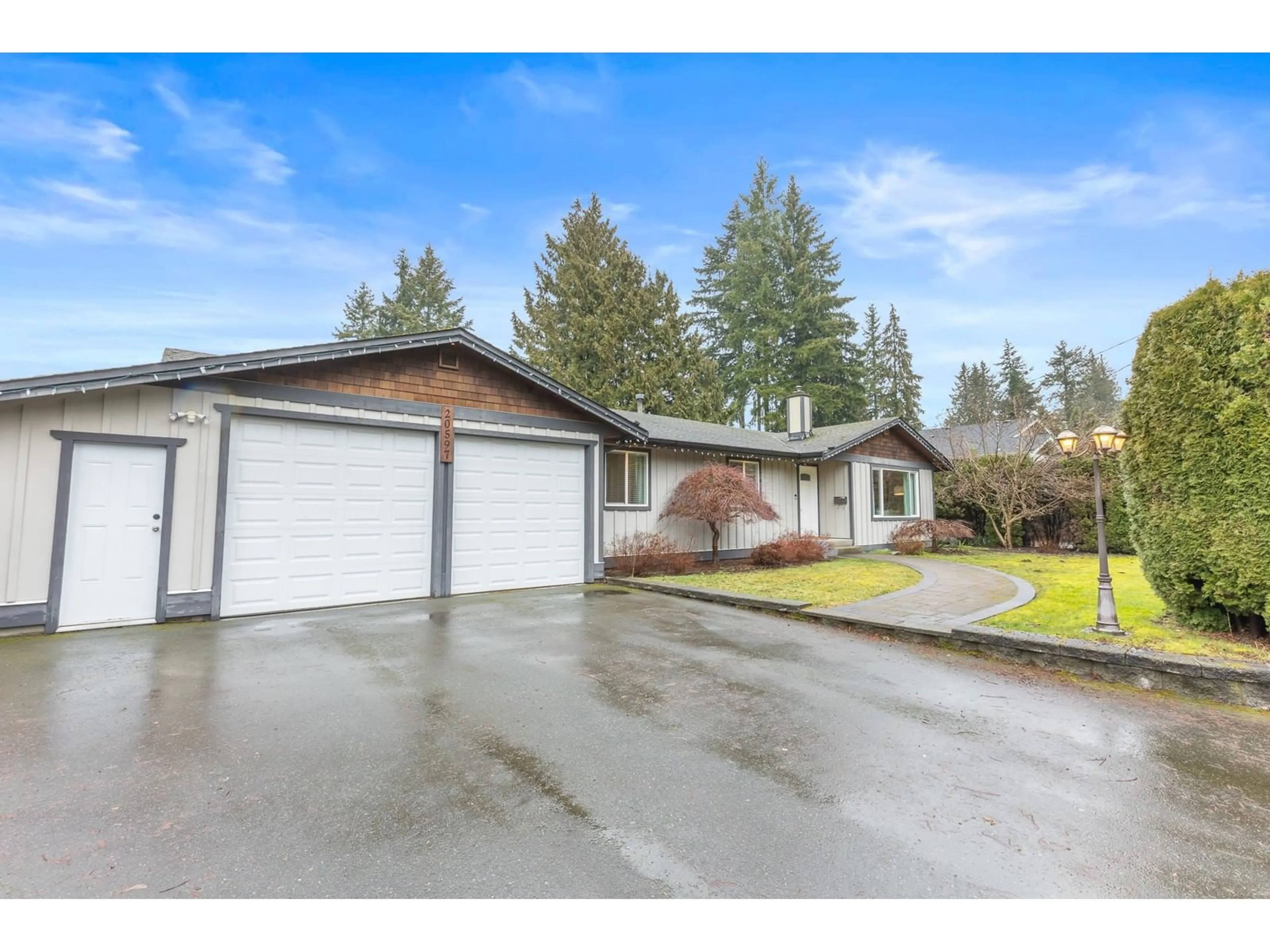 A pic from outside/outdoor area/front of a property/back of a property/a pic from drone, street for 20597 39 AVENUE, Langley British Columbia V3A2V7