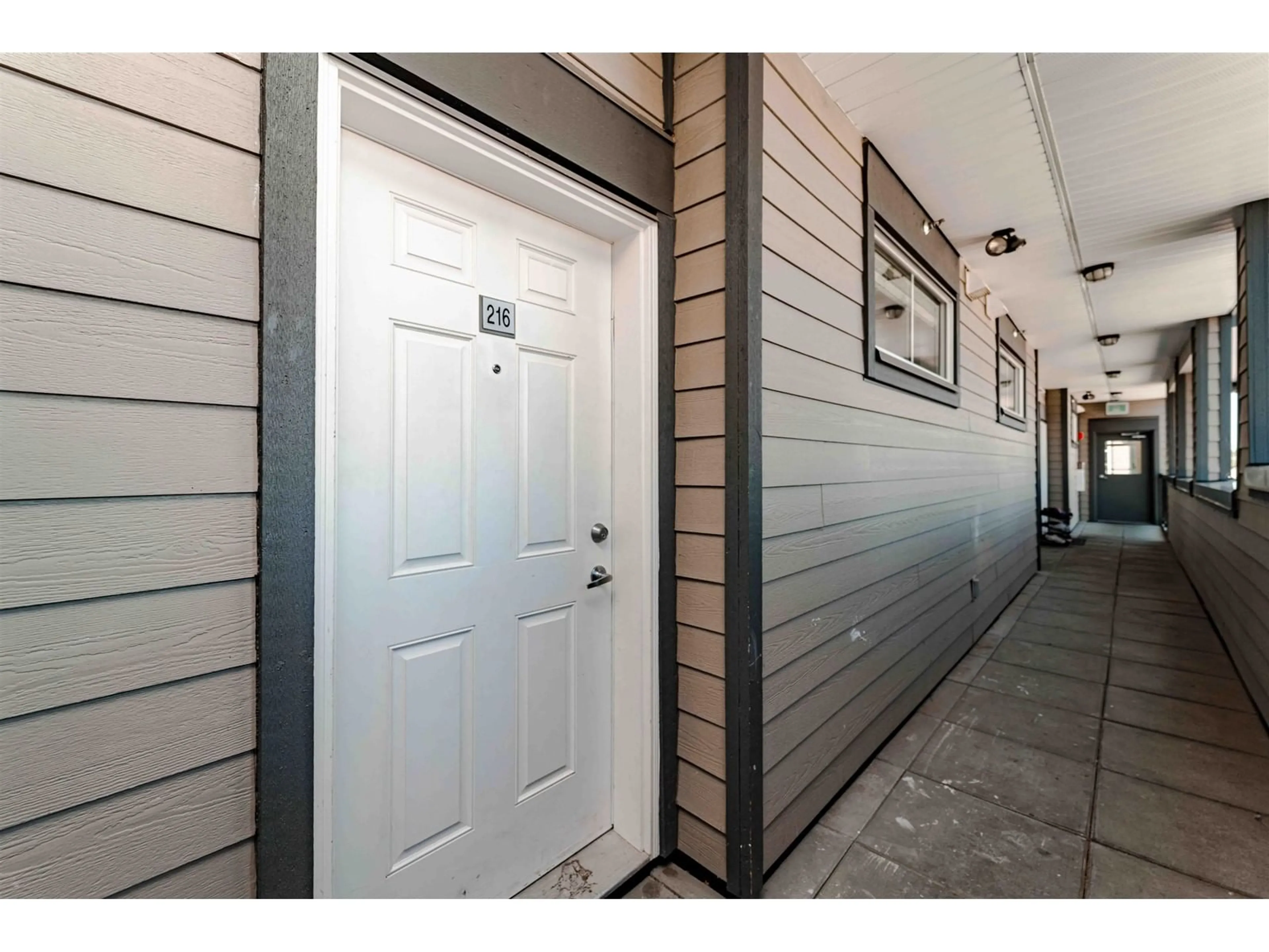 Indoor entryway for 216 - 32083 HILLCREST, Abbotsford British Columbia V2T1S3