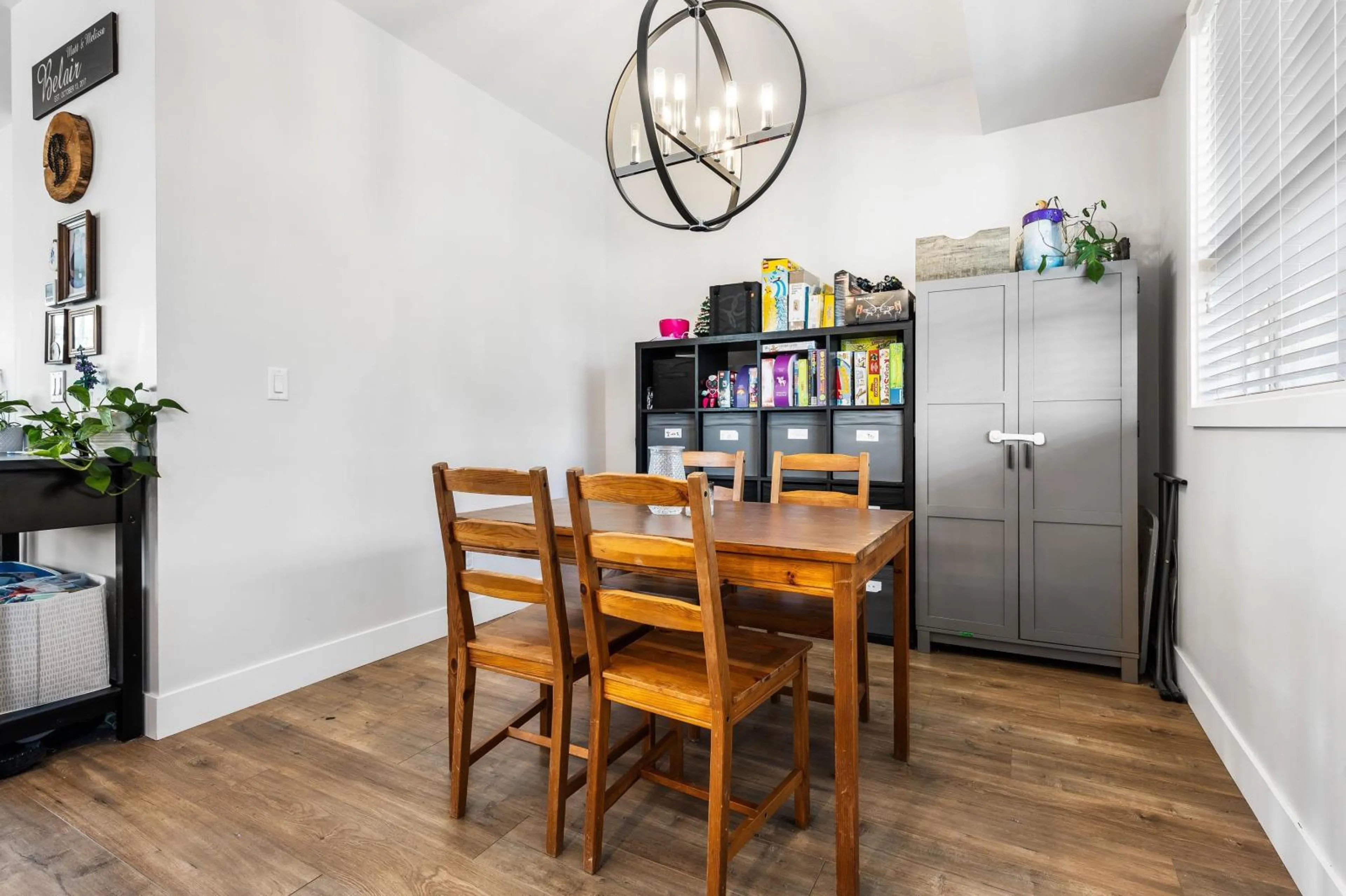 Dining room, wood/laminate floor for 32 45500 CAMPUS DRIVE|Garrison Crossing, Chilliwack British Columbia V2R6E9