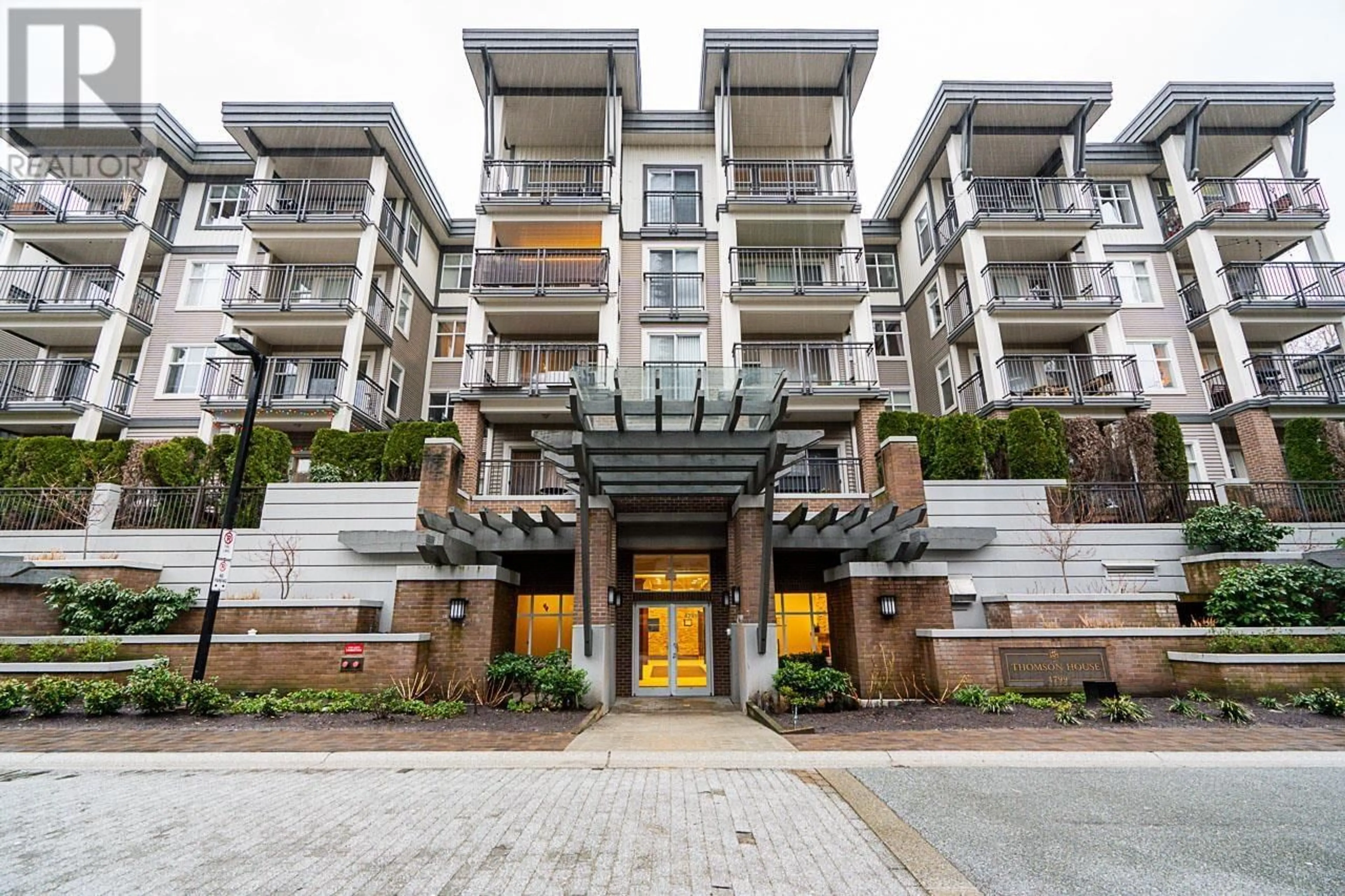 Indoor foyer for 311 4799 BRENTWOOD DRIVE, Burnaby British Columbia V5C0C4