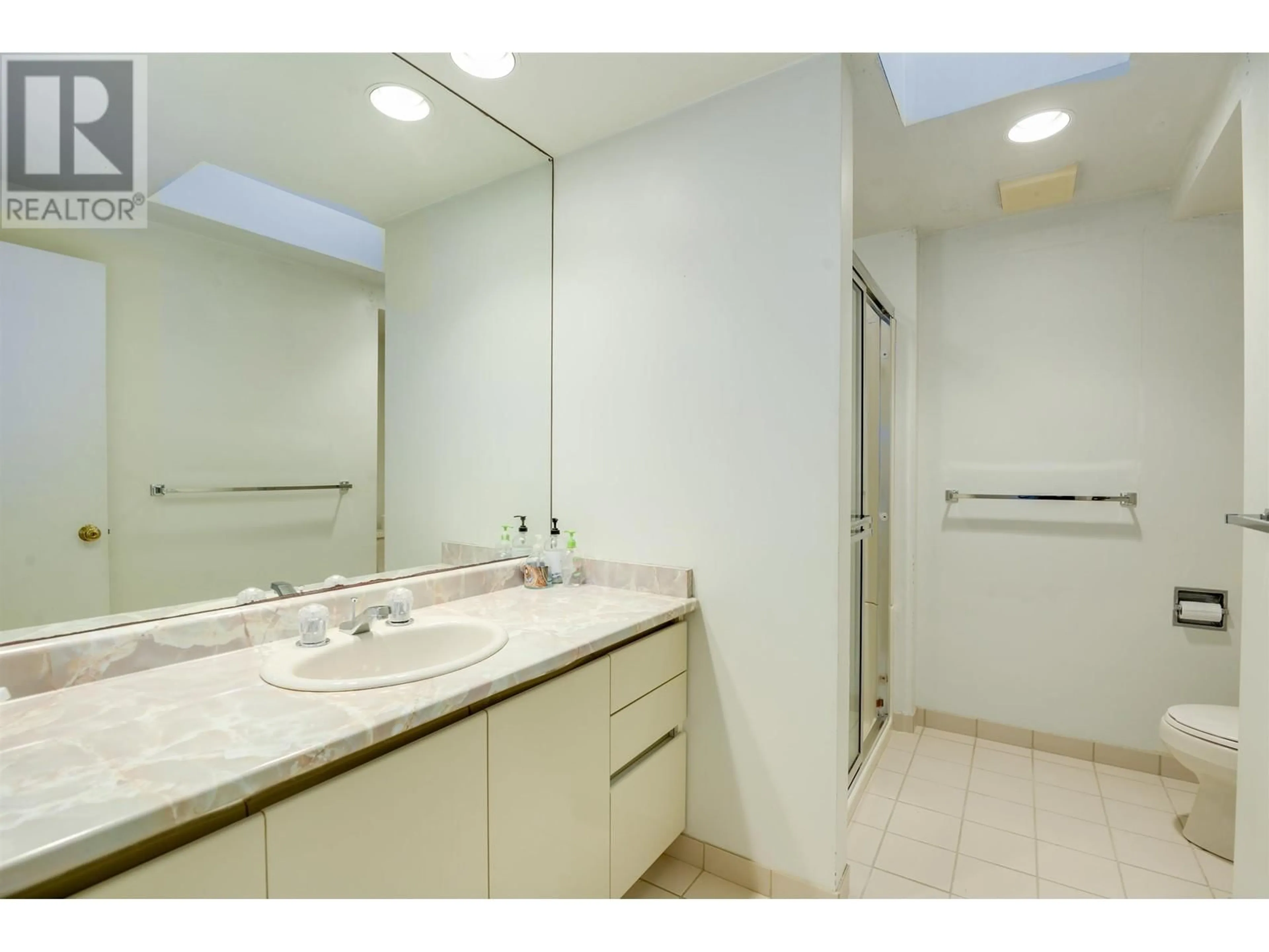 Standard bathroom, ceramic/tile floor for 575 HADDEN DRIVE, West Vancouver British Columbia V7S1G8