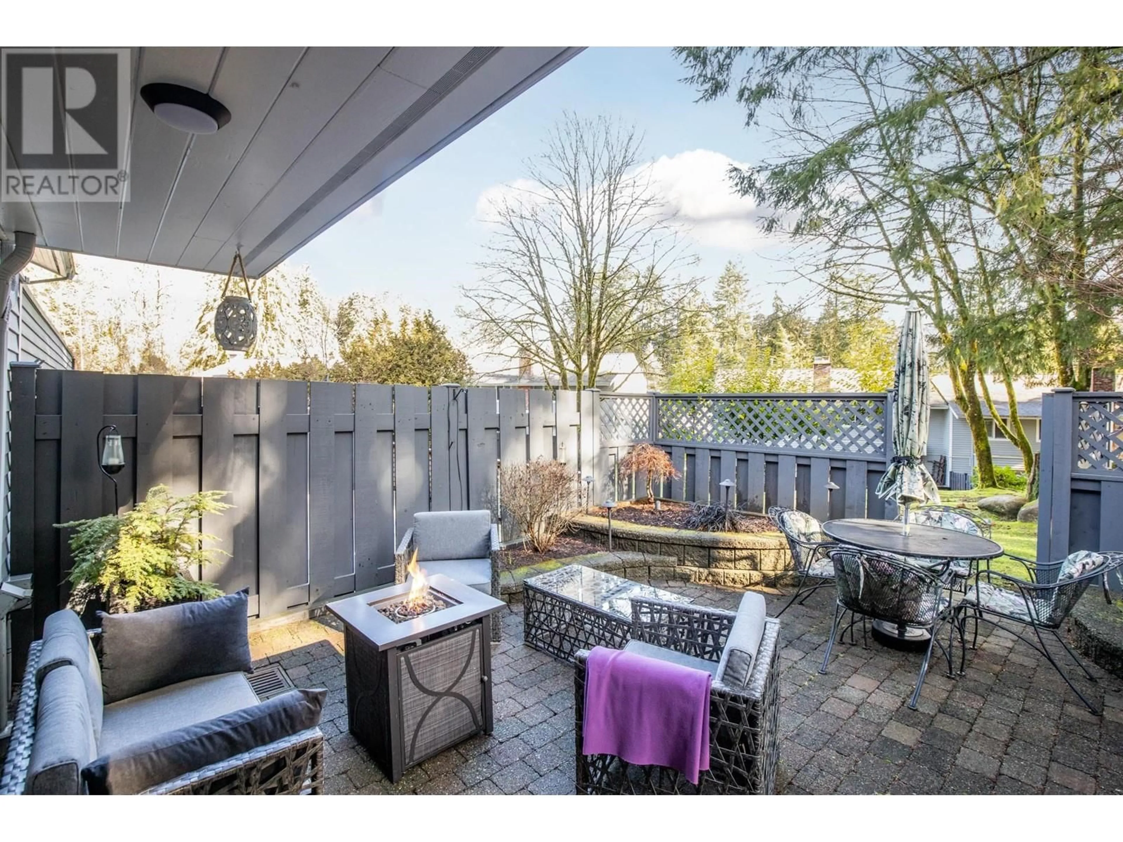 Patio, street for 4721 HOSKINS ROAD, North Vancouver British Columbia V7K2R3