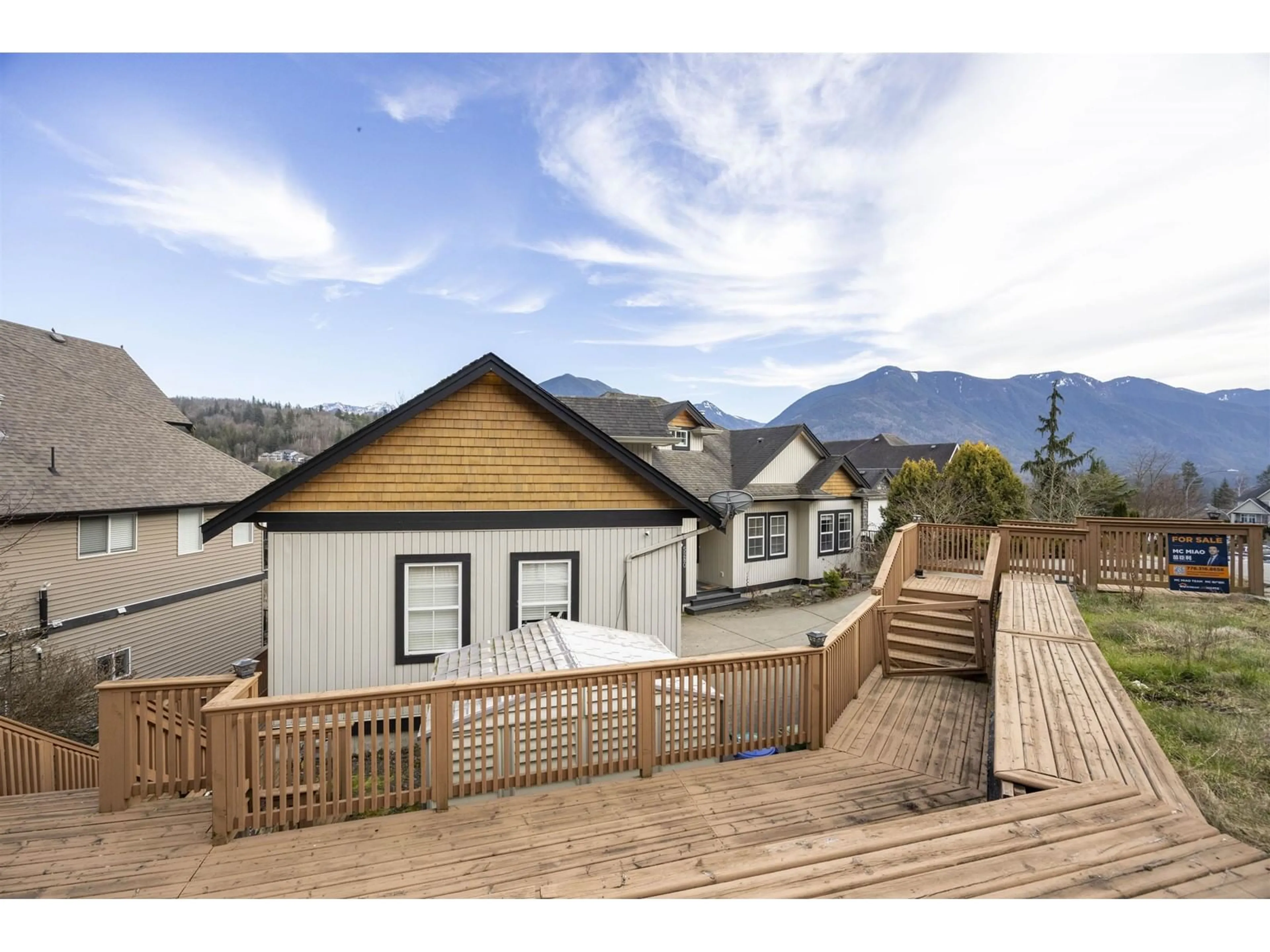 Home with vinyl exterior material, mountain view for 5280 WEEDEN PLACE, Chilliwack British Columbia V2R5T9