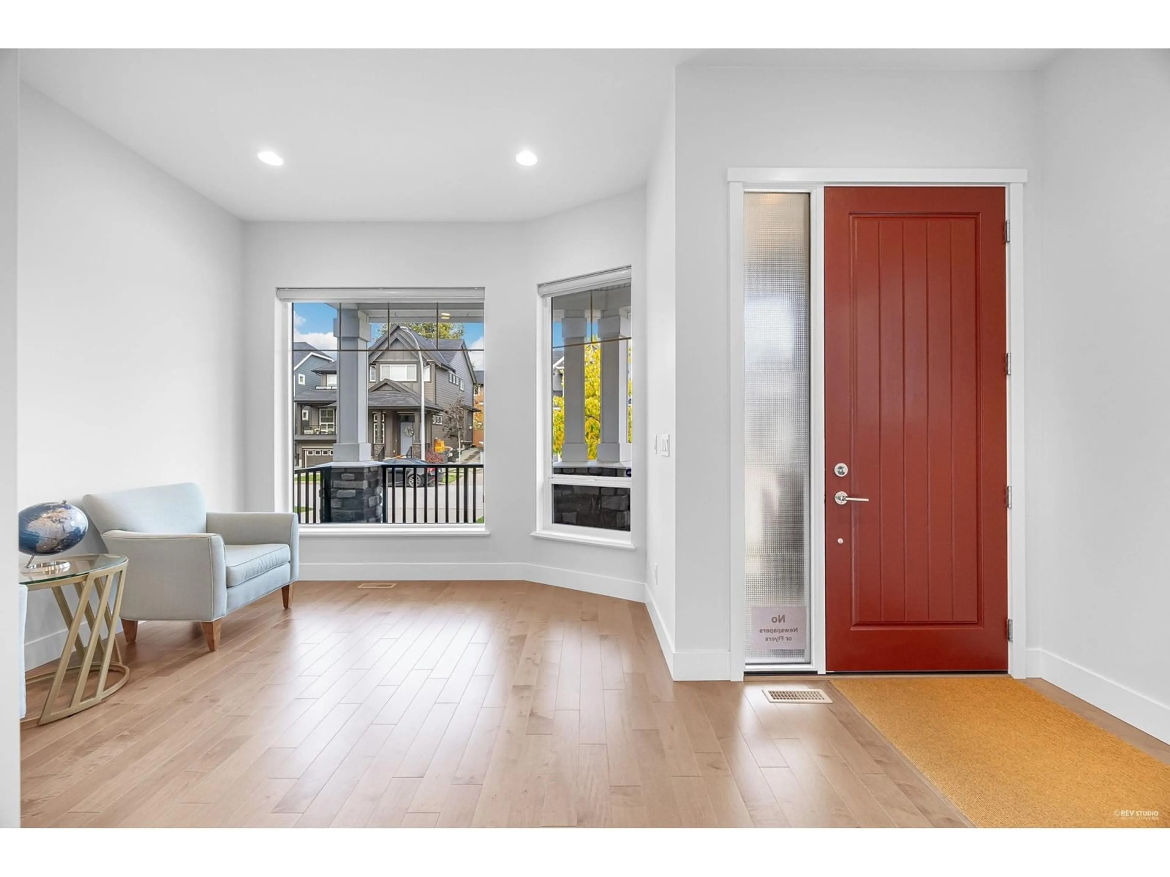 Indoor entryway for 16792 17B, Surrey British Columbia V3Z0T3
