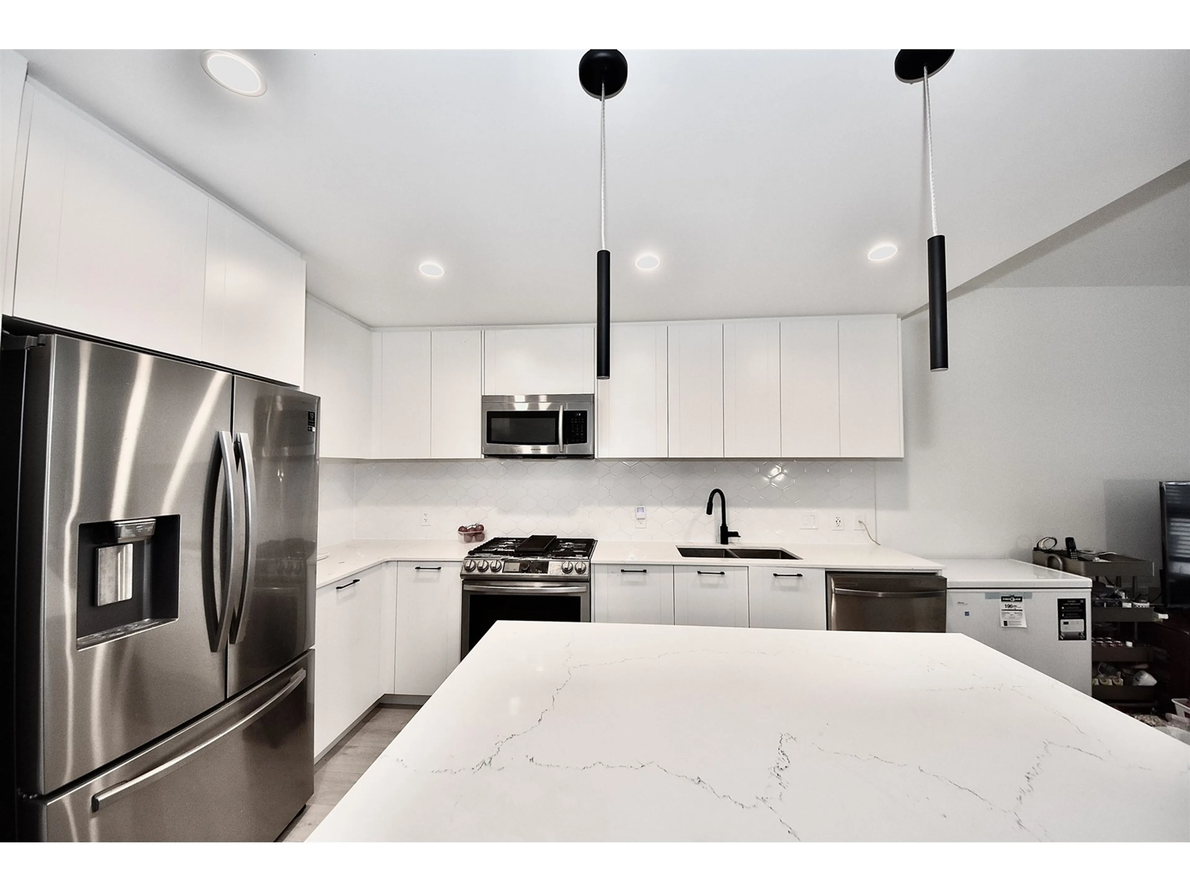 Contemporary kitchen, ceramic/tile floor for 604 - 20052 83A, Langley British Columbia V2Y3P4