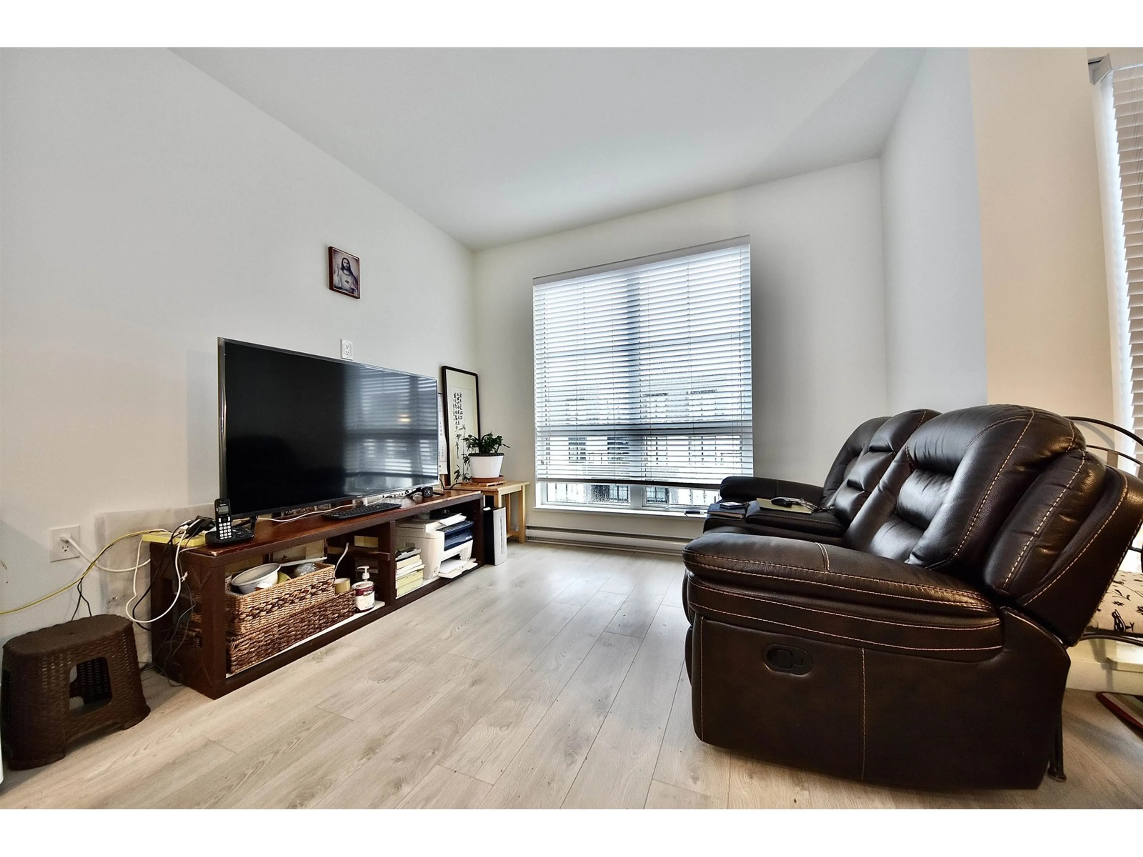 Living room with furniture, wood/laminate floor for 604 - 20052 83A, Langley British Columbia V2Y3P4