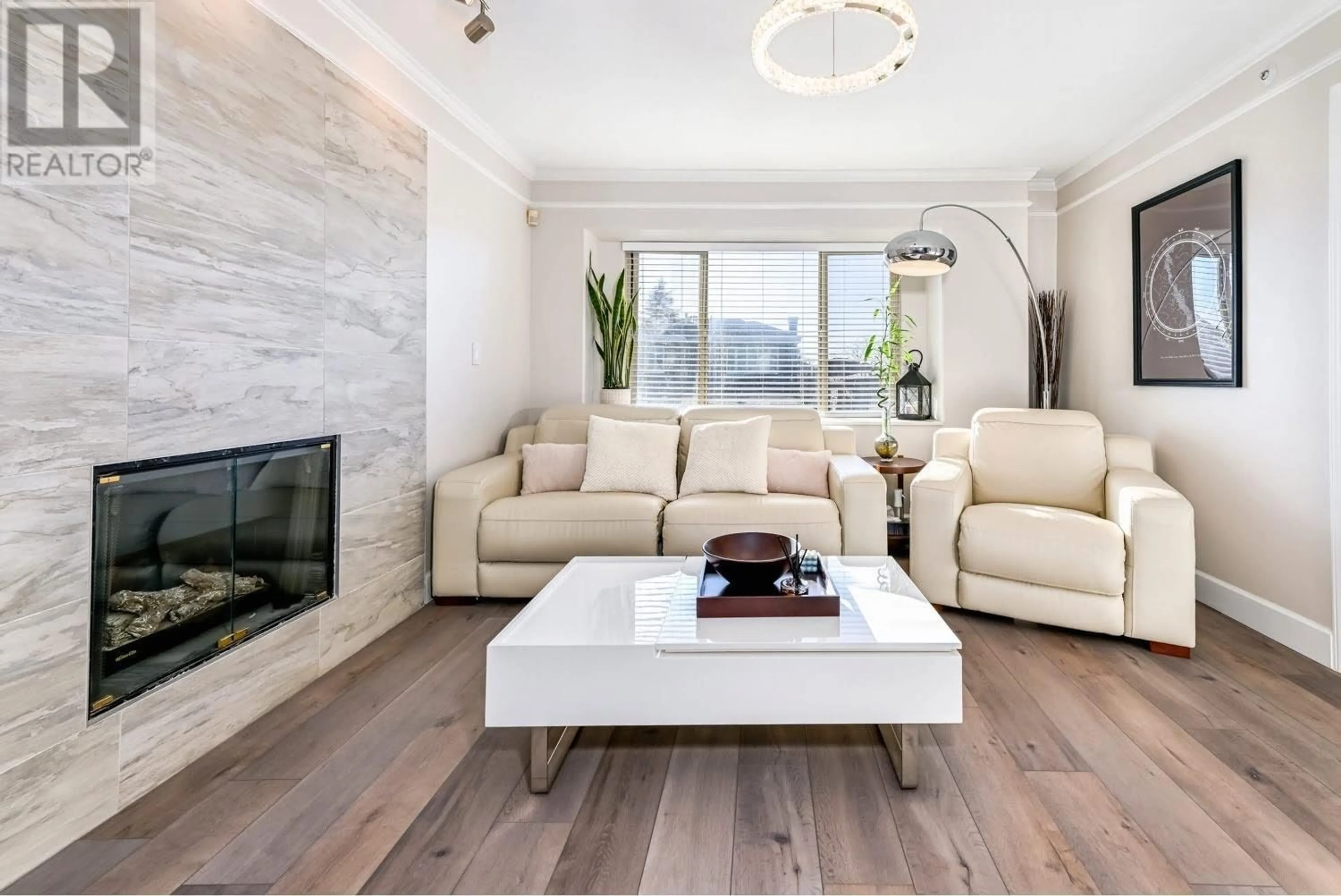 Living room with furniture, wood/laminate floor for 795 52ND AVENUE, Vancouver British Columbia V5X1H1