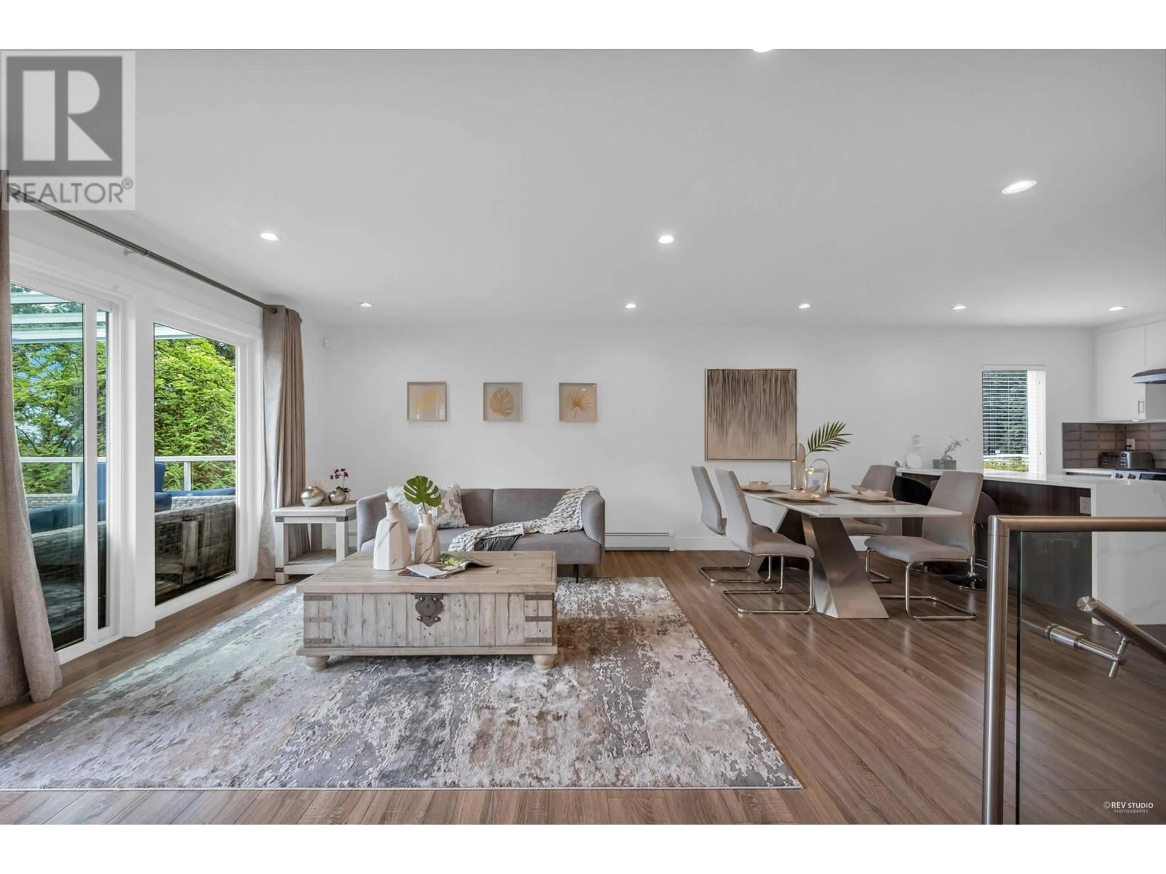 Living room with furniture, wood/laminate floor for 819 PROSPECT AVENUE, North Vancouver British Columbia V7R2M2