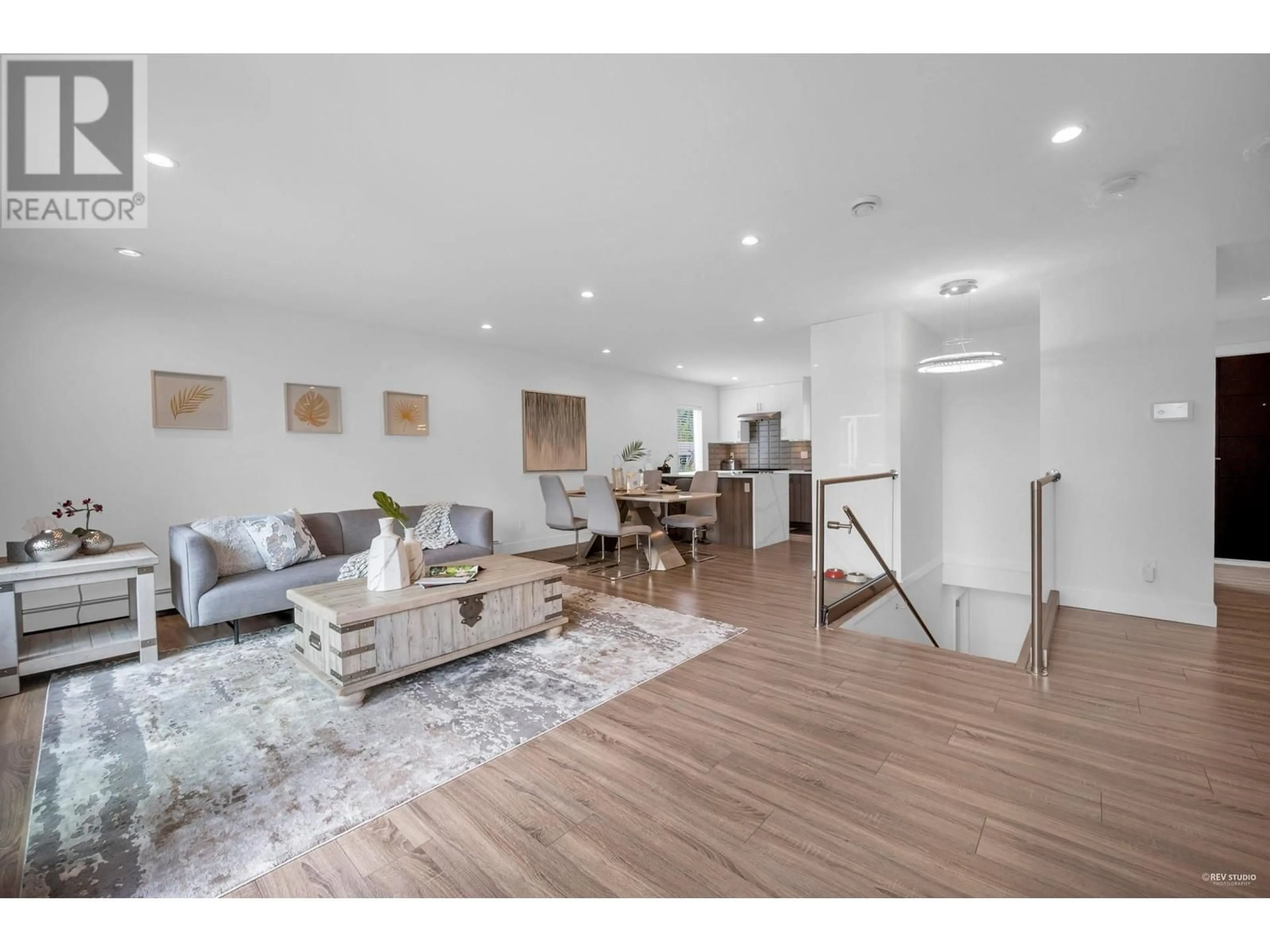 Living room with furniture, wood/laminate floor for 819 PROSPECT AVENUE, North Vancouver British Columbia V7R2M2