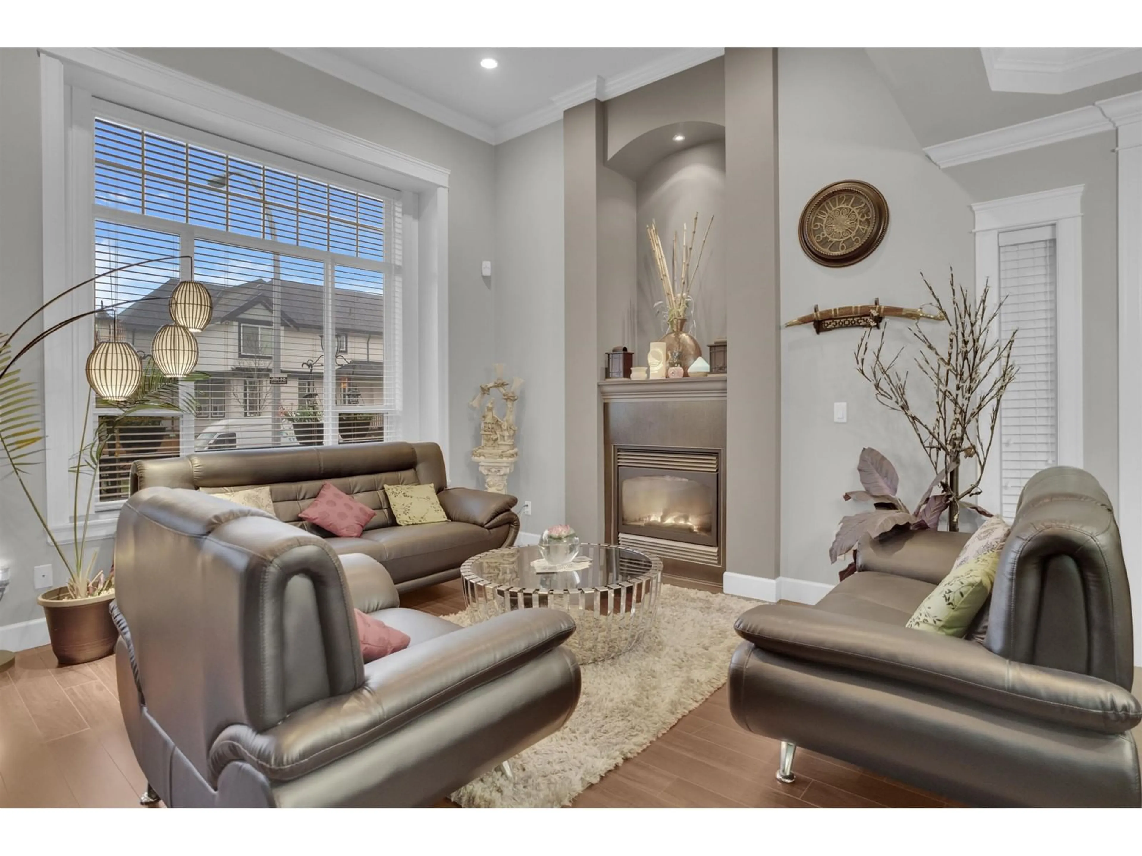Living room with furniture, unknown for 13138 58A AVENUE, Surrey British Columbia V3X1N5