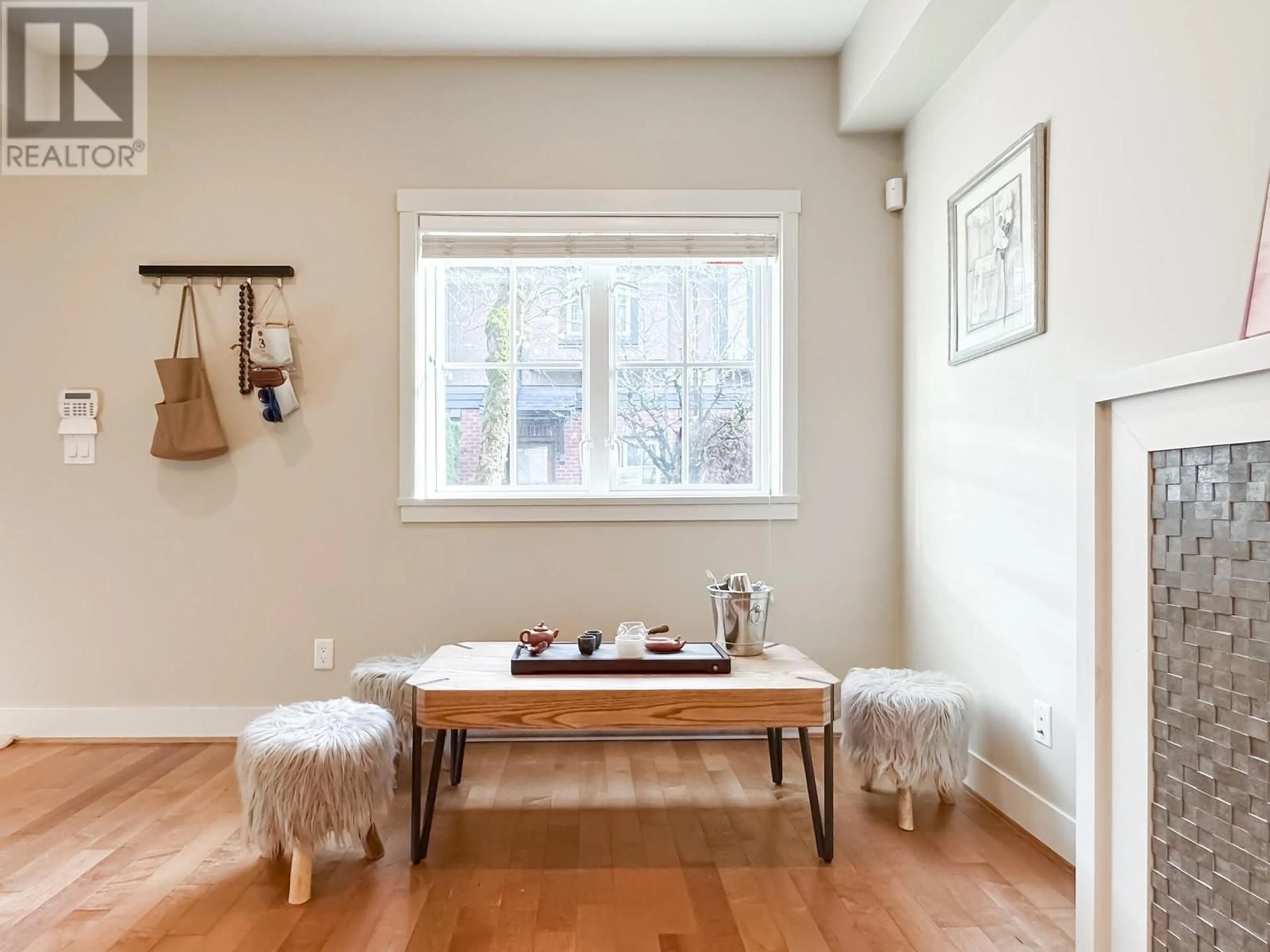 Indoor entryway for 6129 OAK STREET, Vancouver British Columbia V6M2W3